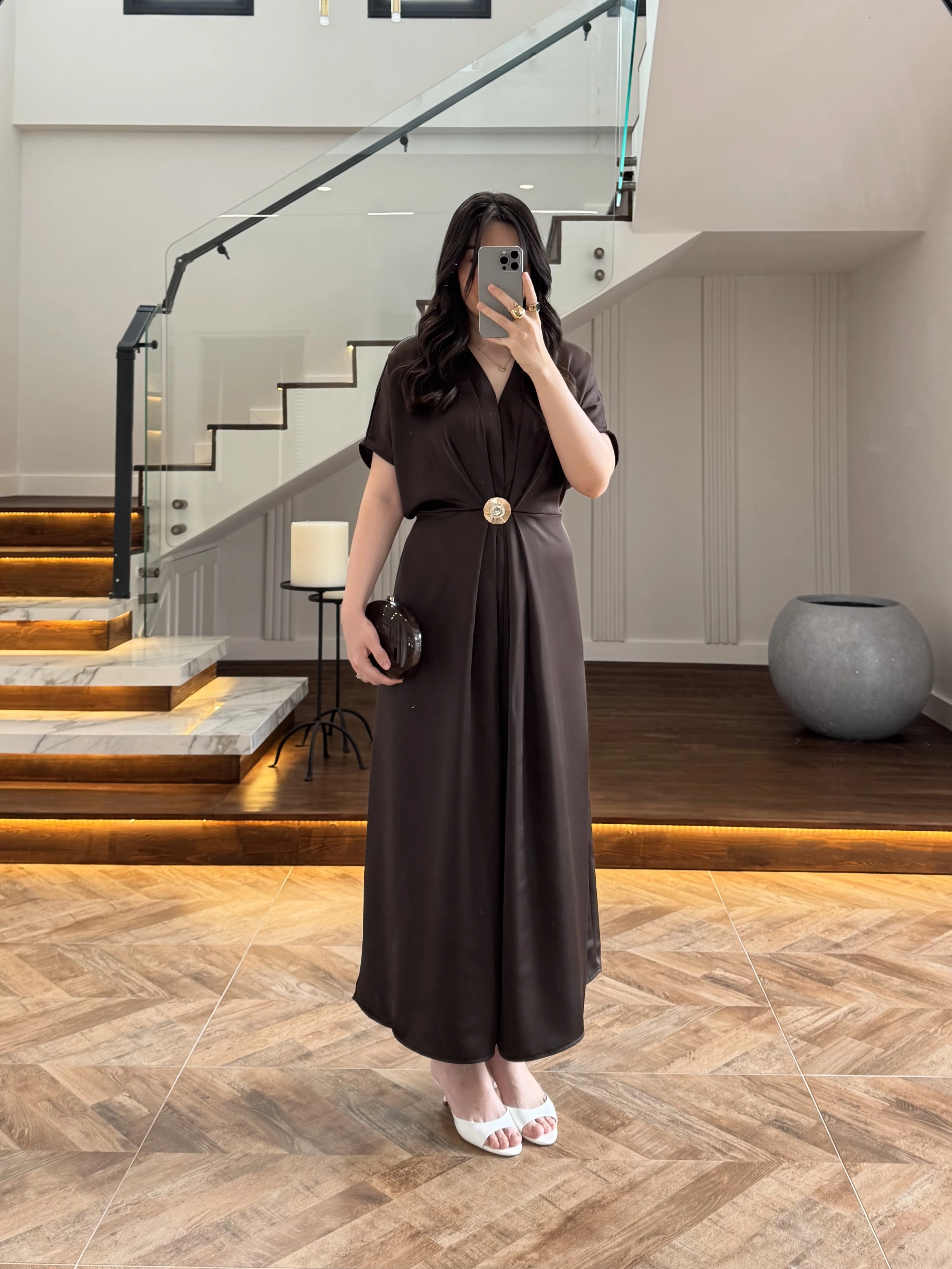 KAHVE TOKA DETAY BAĞLAMALI SATEN ELBİSE-26Y5295