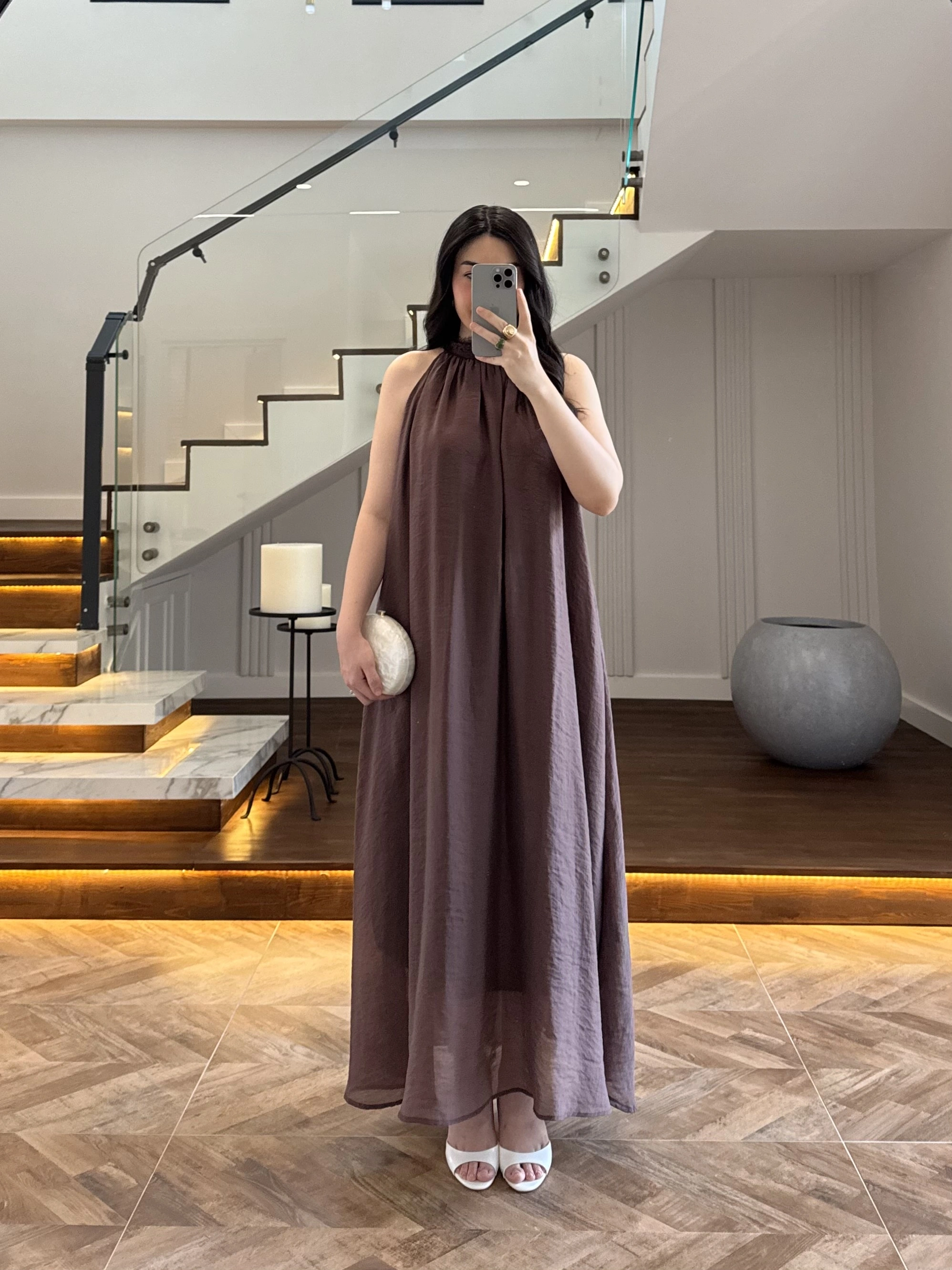 KOYU KAHVE YAKA BAĞCIKLI ELBİSE-3438