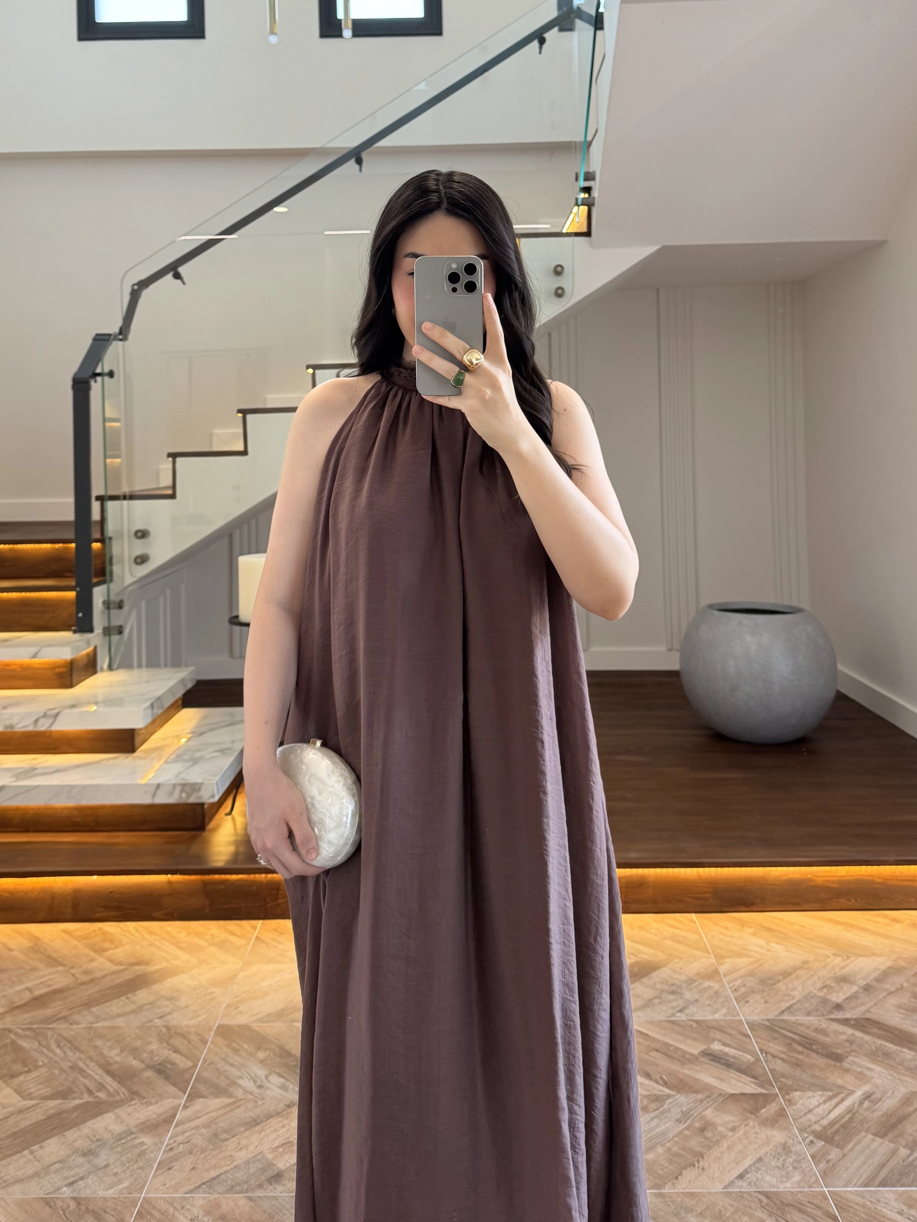 KOYU KAHVE YAKA BAĞCIKLI ELBİSE-3438