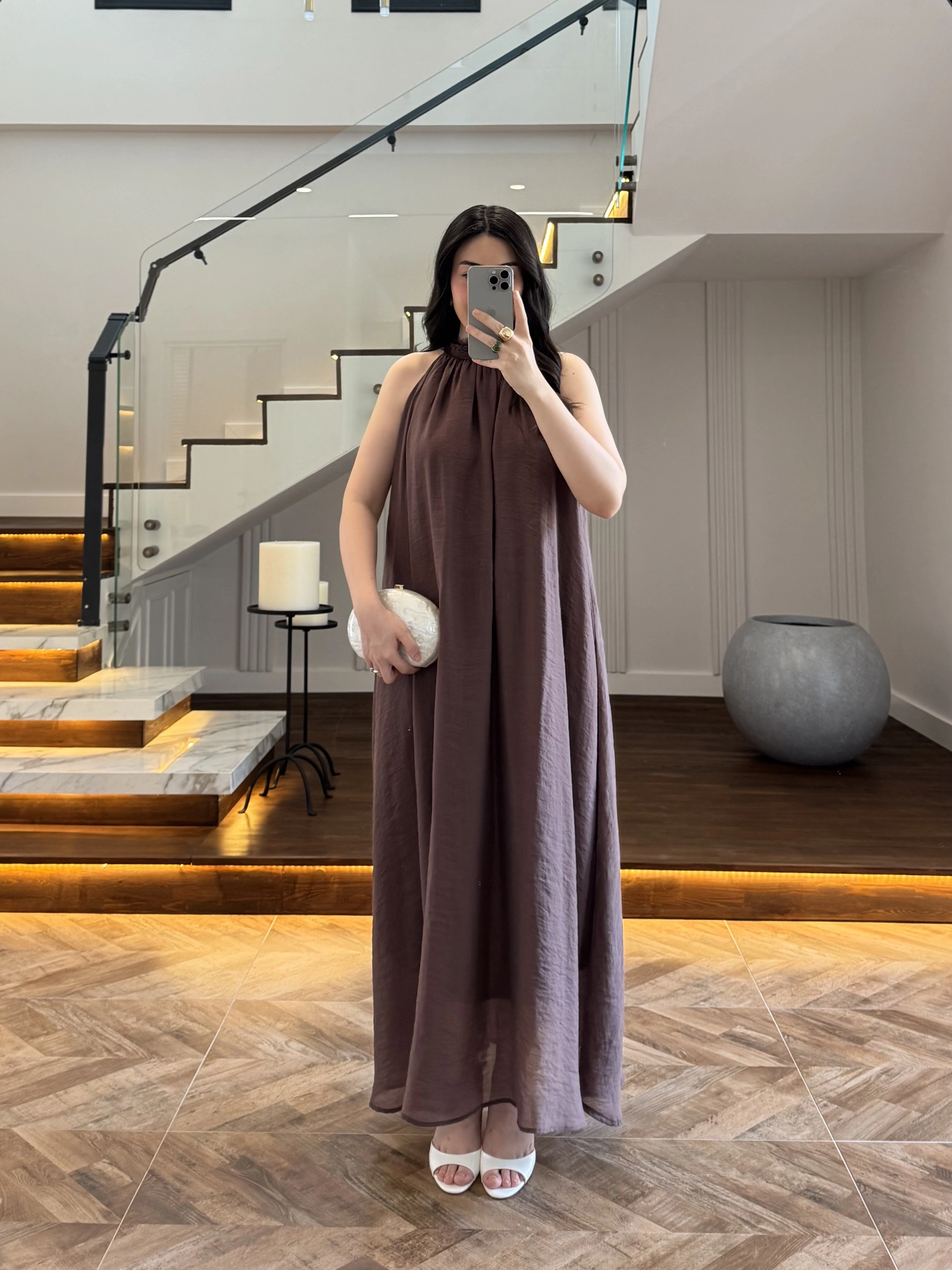 KOYU KAHVE YAKA BAĞCIKLI ELBİSE-3438