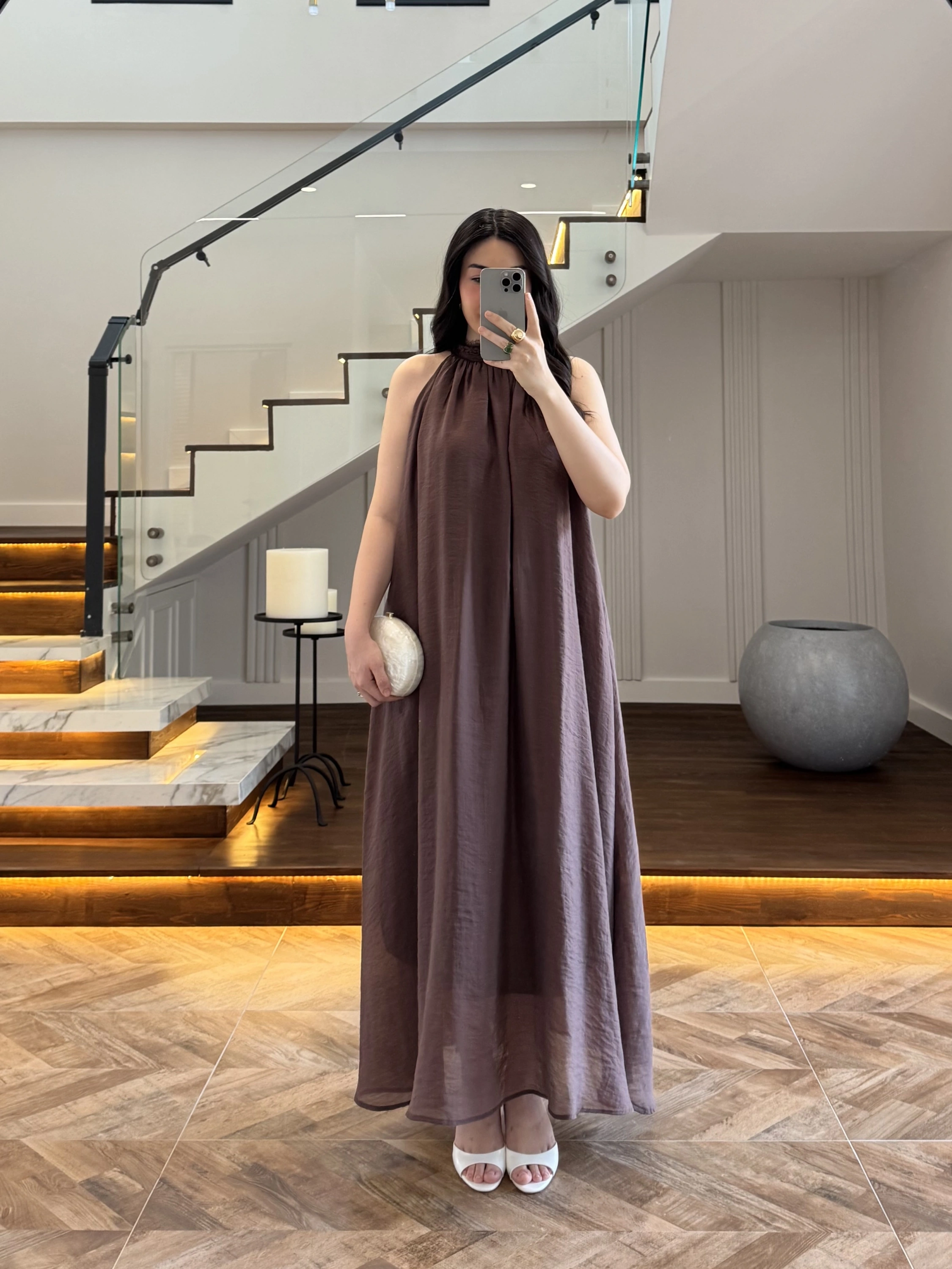 KOYU KAHVE YAKA BAĞCIKLI ELBİSE-3438