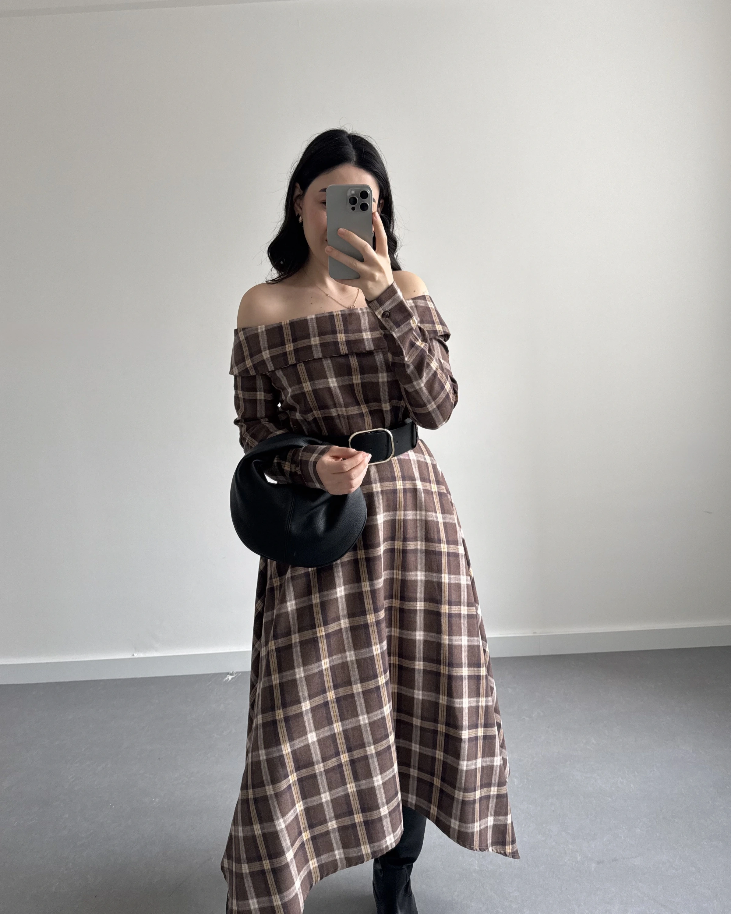 MADONNA YAKA EKOSE KEMERLİ ELBİSE