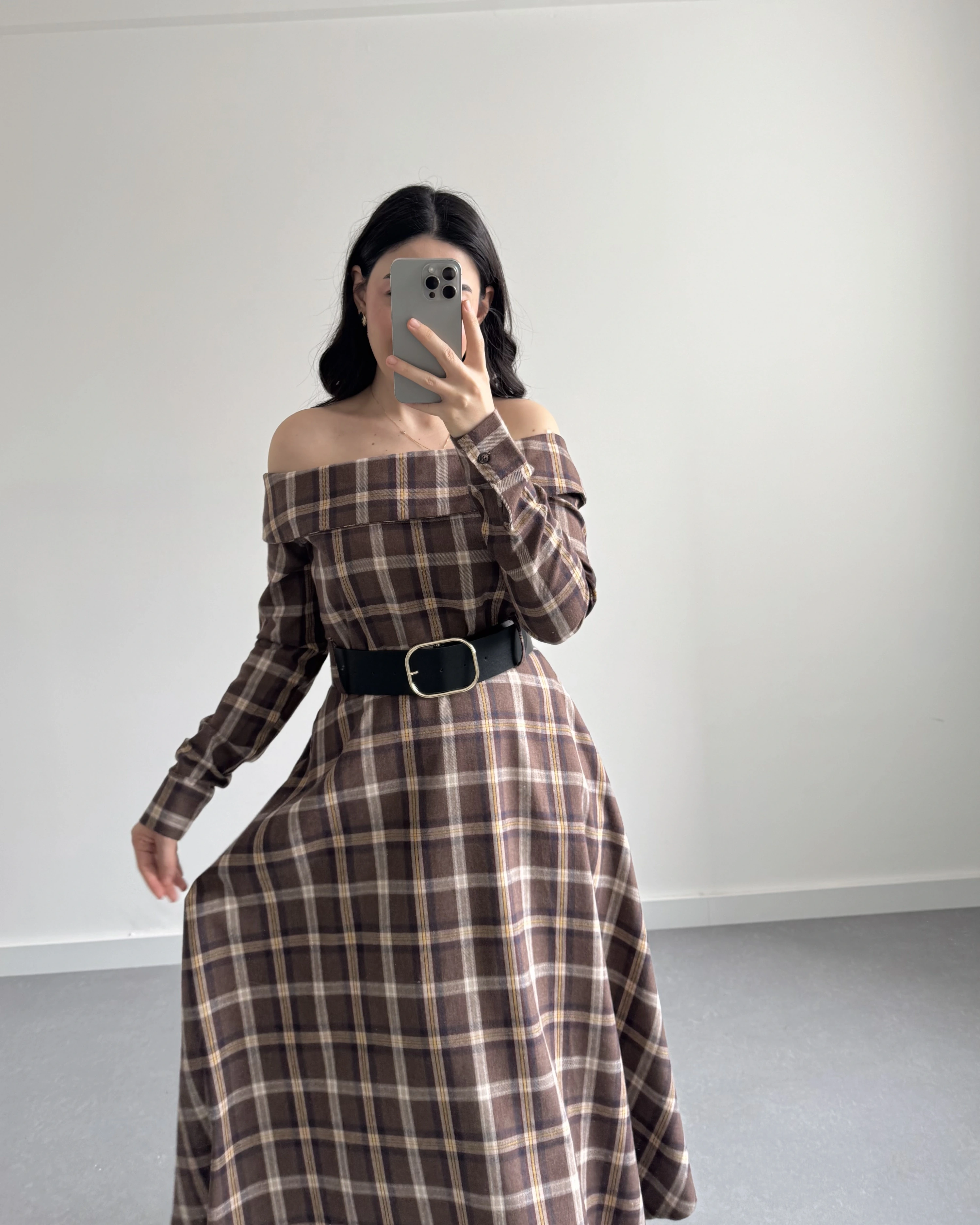 MADONNA YAKA EKOSE KEMERLİ ELBİSE