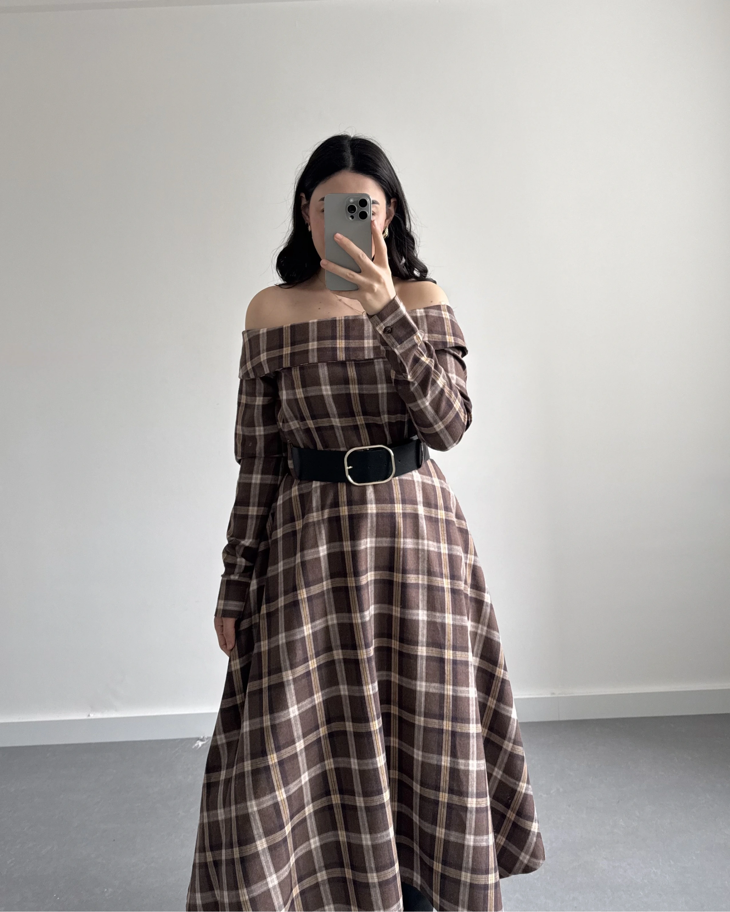 MADONNA YAKA EKOSE KEMERLİ ELBİSE