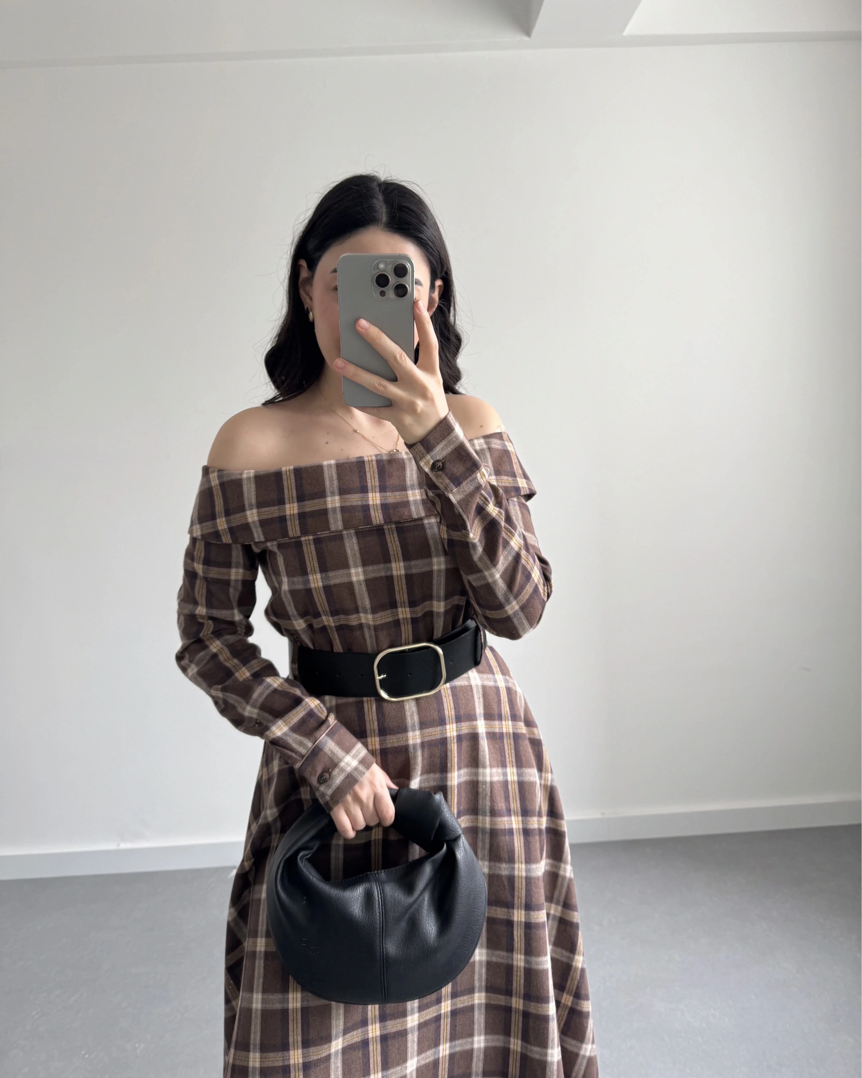 MADONNA YAKA EKOSE KEMERLİ ELBİSE