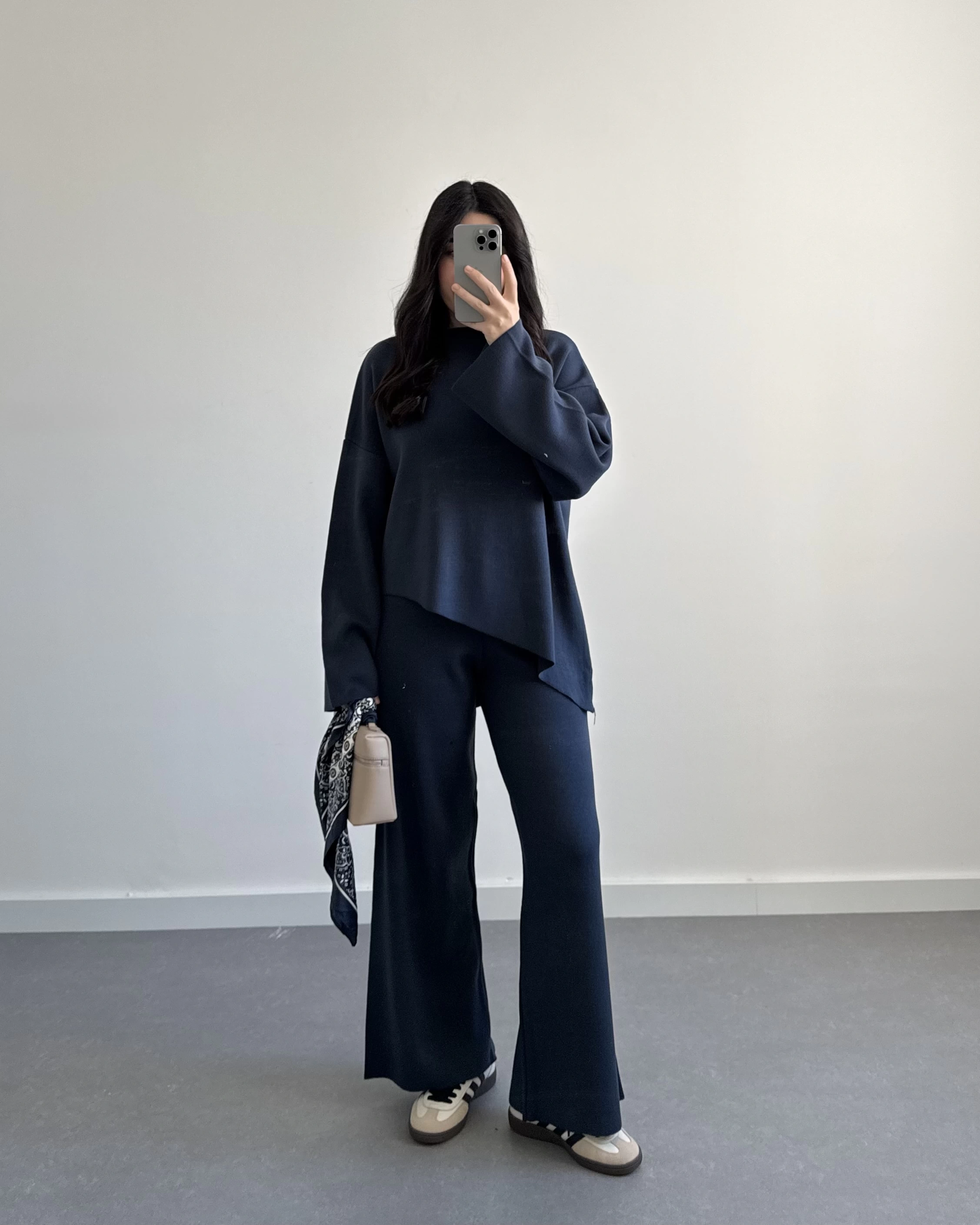 MAVİ ASİMETRİK KESİM TRİKO TAKIM