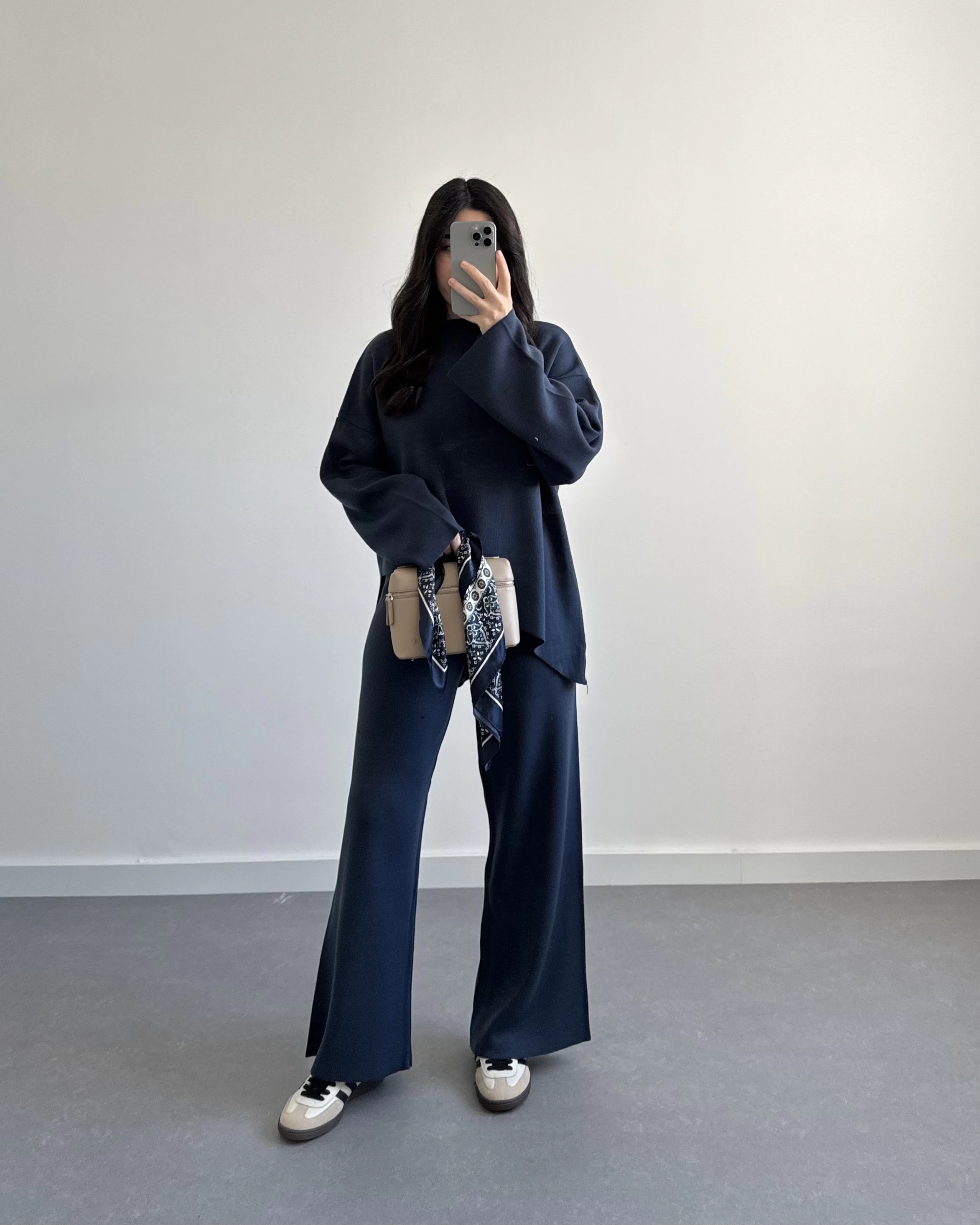 MAVİ ASİMETRİK KESİM TRİKO TAKIM