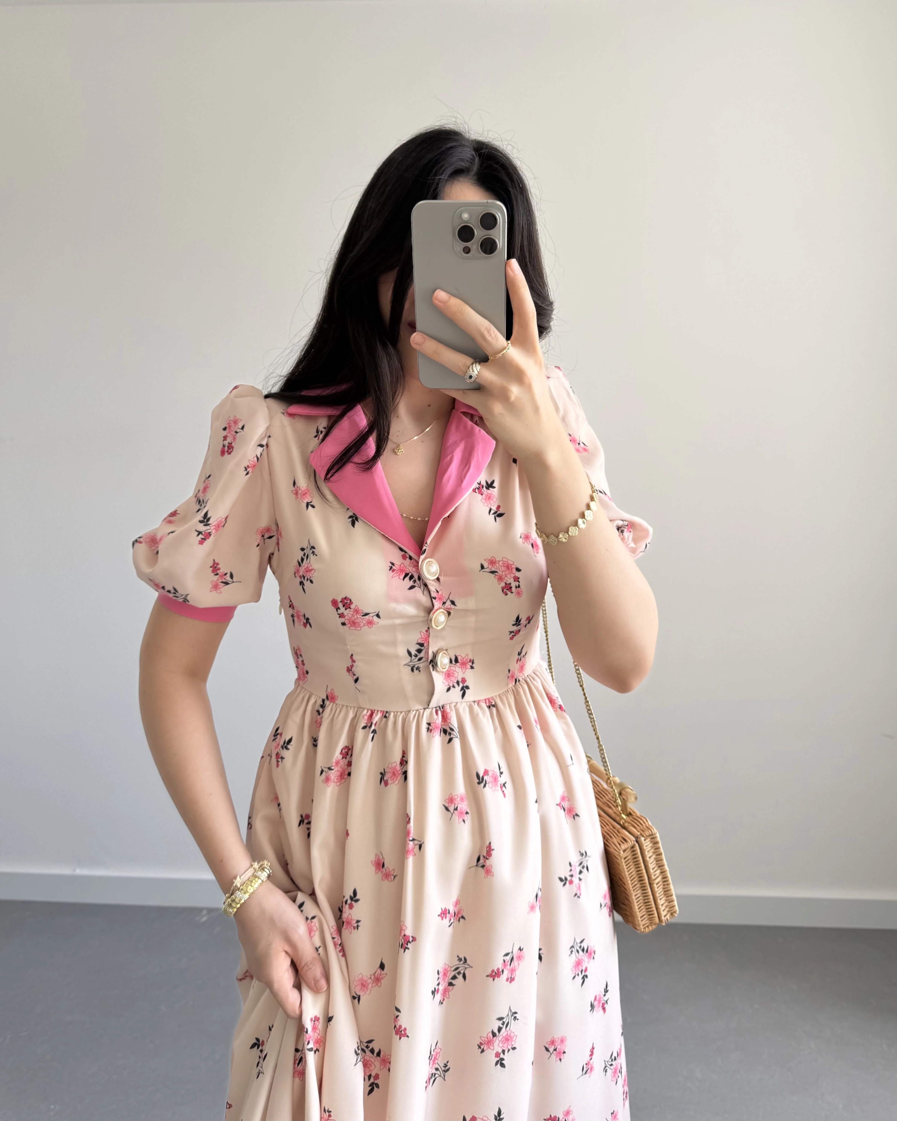 PEMBE ÇİÇEKLİ İNCİ DÜĞME ELBİSE