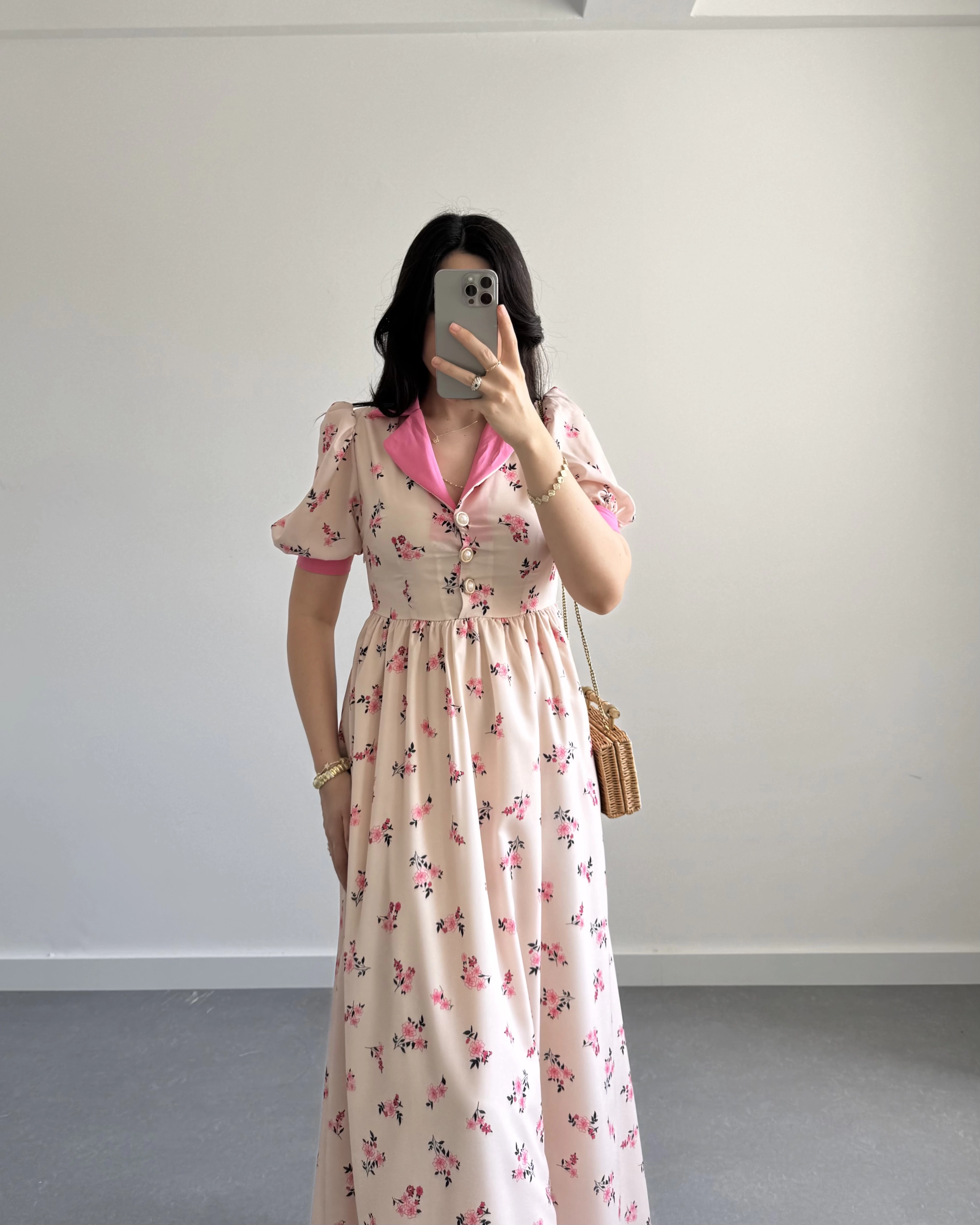 PEMBE ÇİÇEKLİ İNCİ DÜĞME ELBİSE