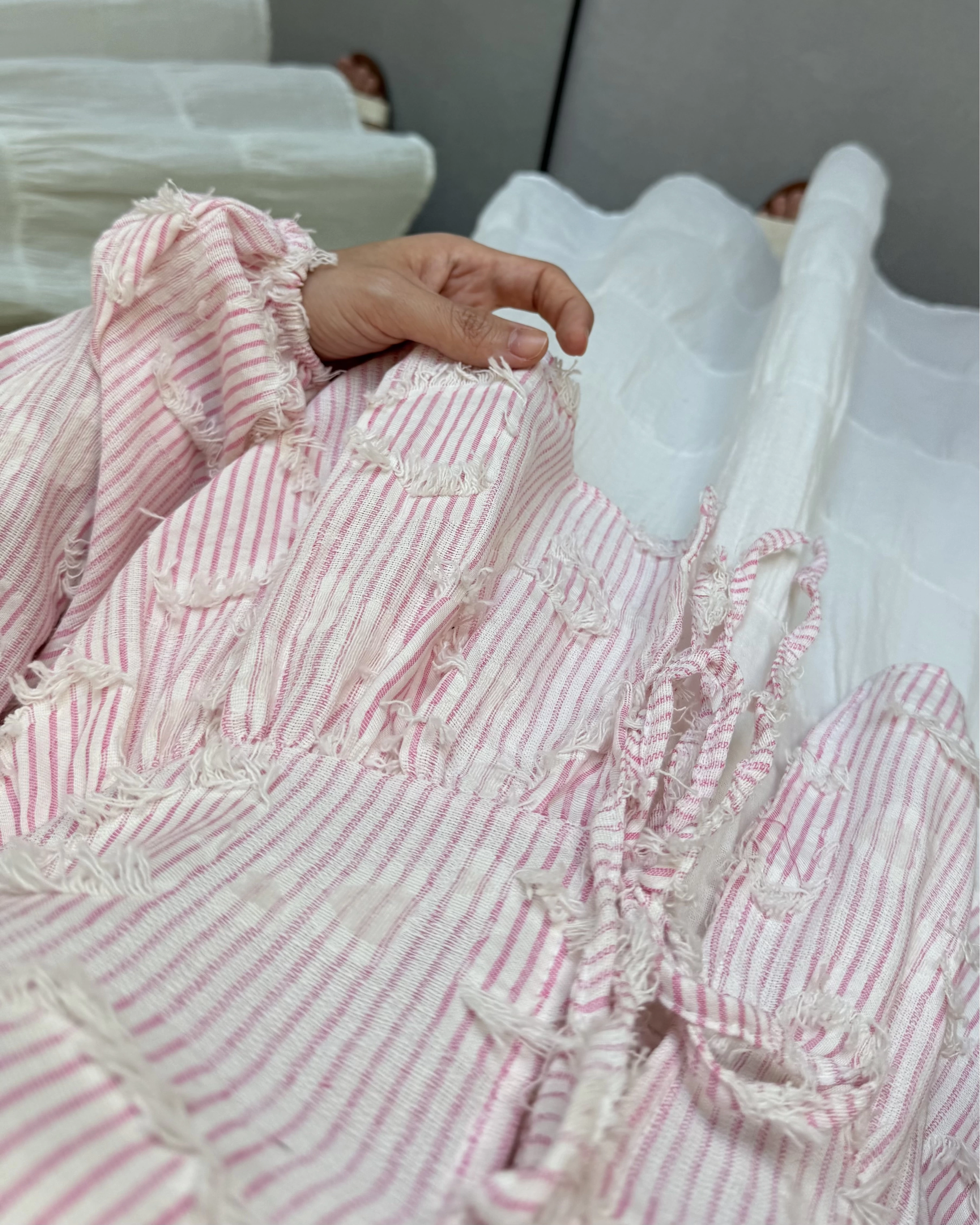 PEMBE ÇİZGİLİ BEBE YAKA PÜSKÜL BLUZ