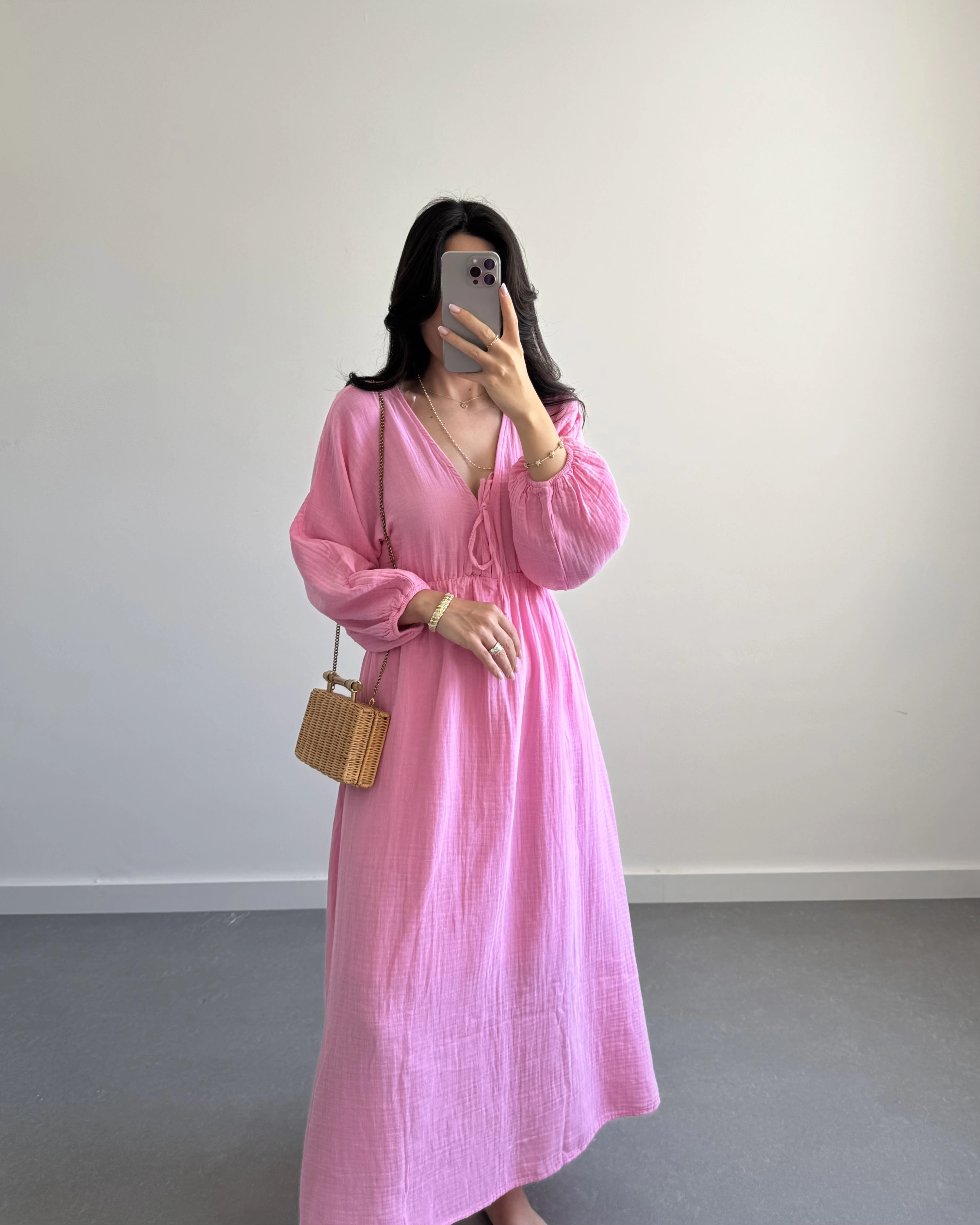 PEMBE KOLLARI NAKIŞLI MÜSLİN ELBİSE