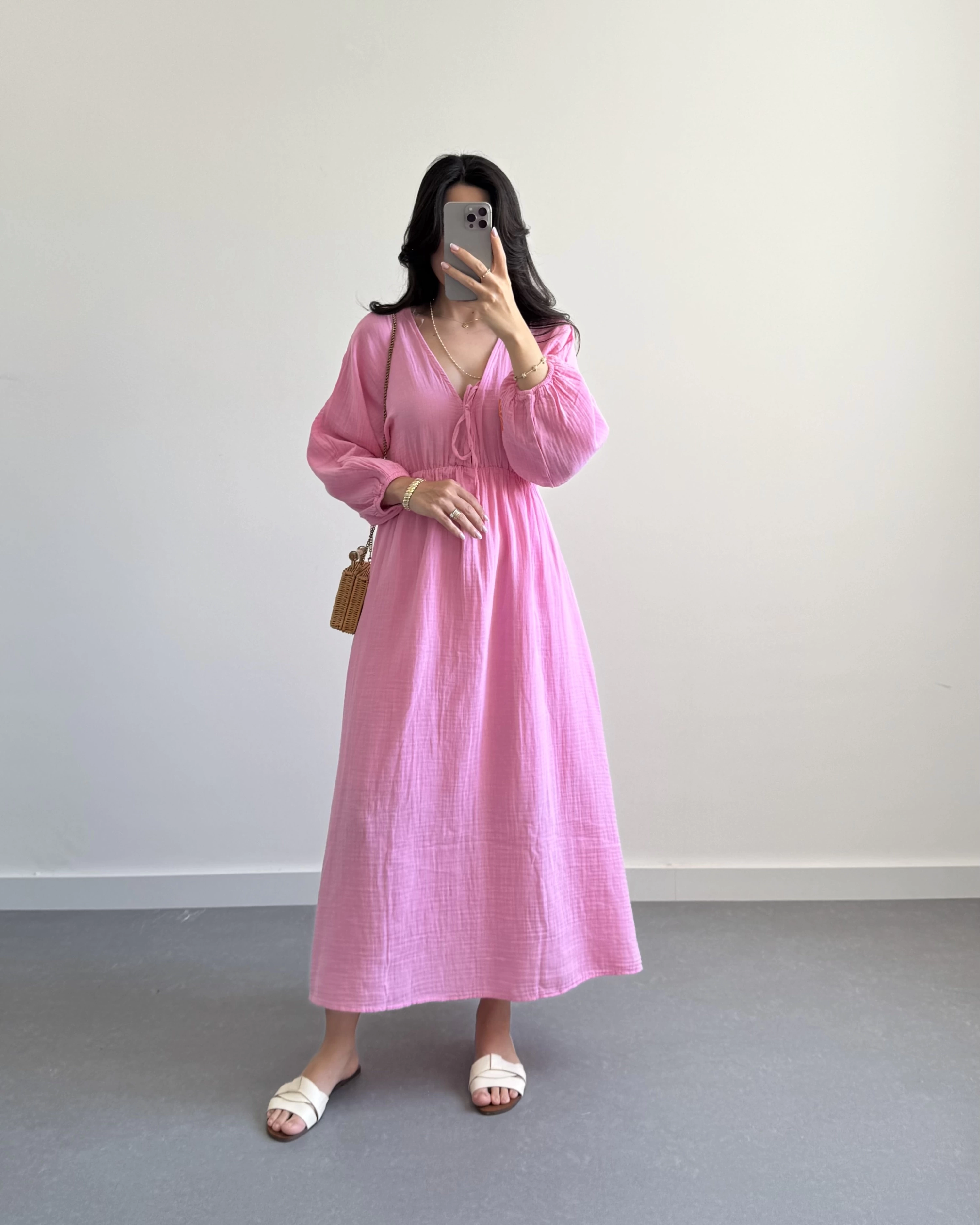 PEMBE KOLLARI NAKIŞLI MÜSLİN ELBİSE