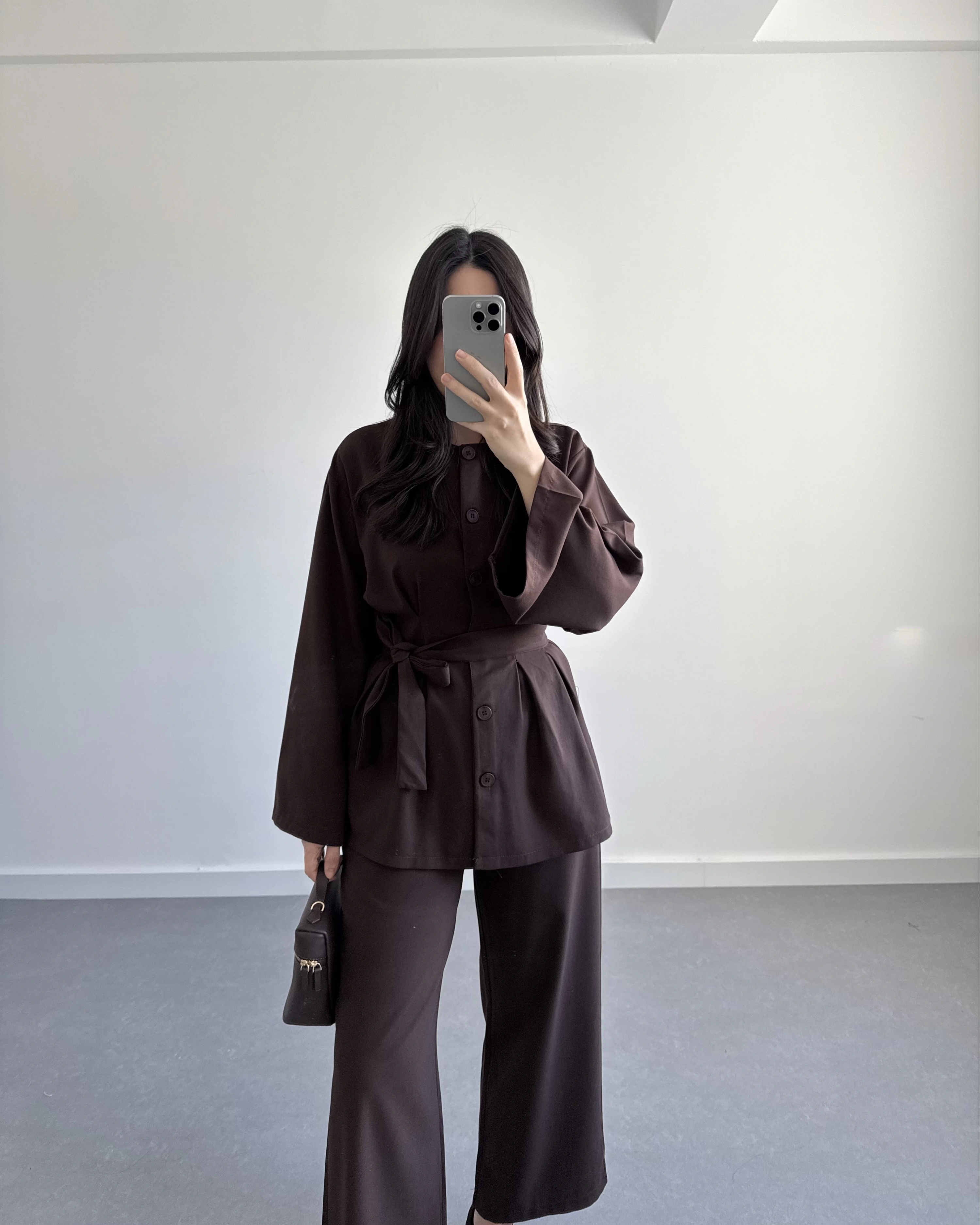 PİLE DETAYLI KUŞAKLI TAKIM KAHVE