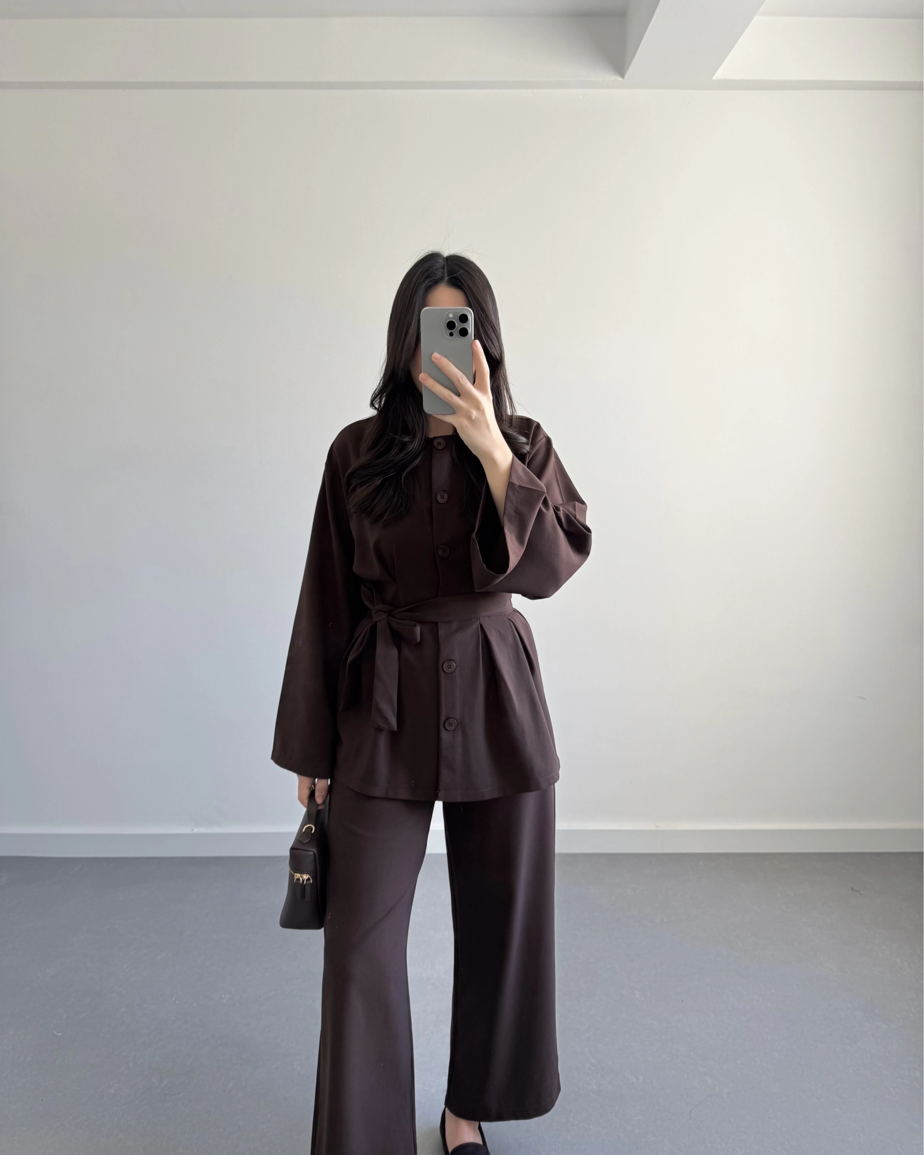 PİLE DETAYLI KUŞAKLI TAKIM KAHVE