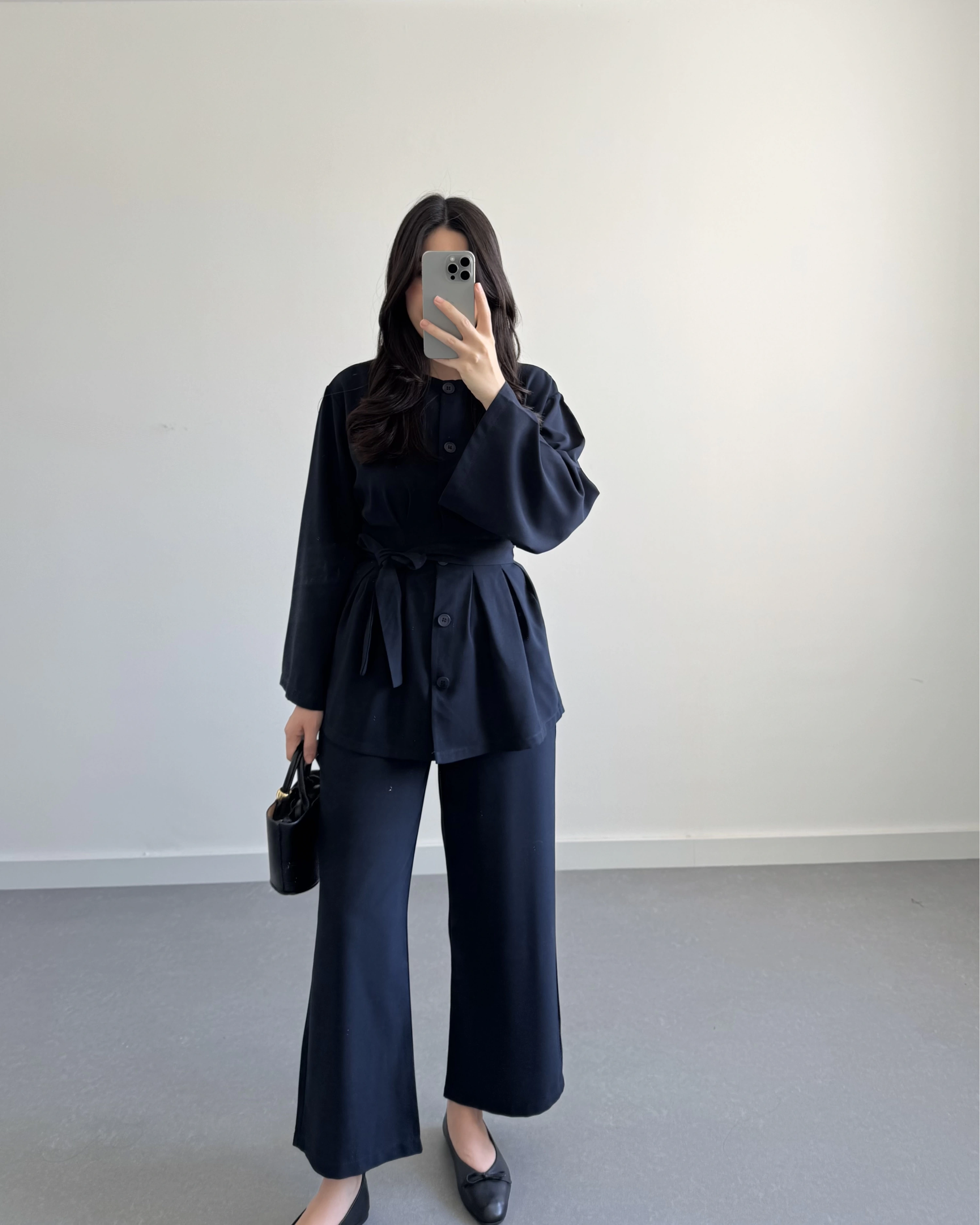 PİLE DETAYLI KUŞAKLI TAKIM LACİVERT