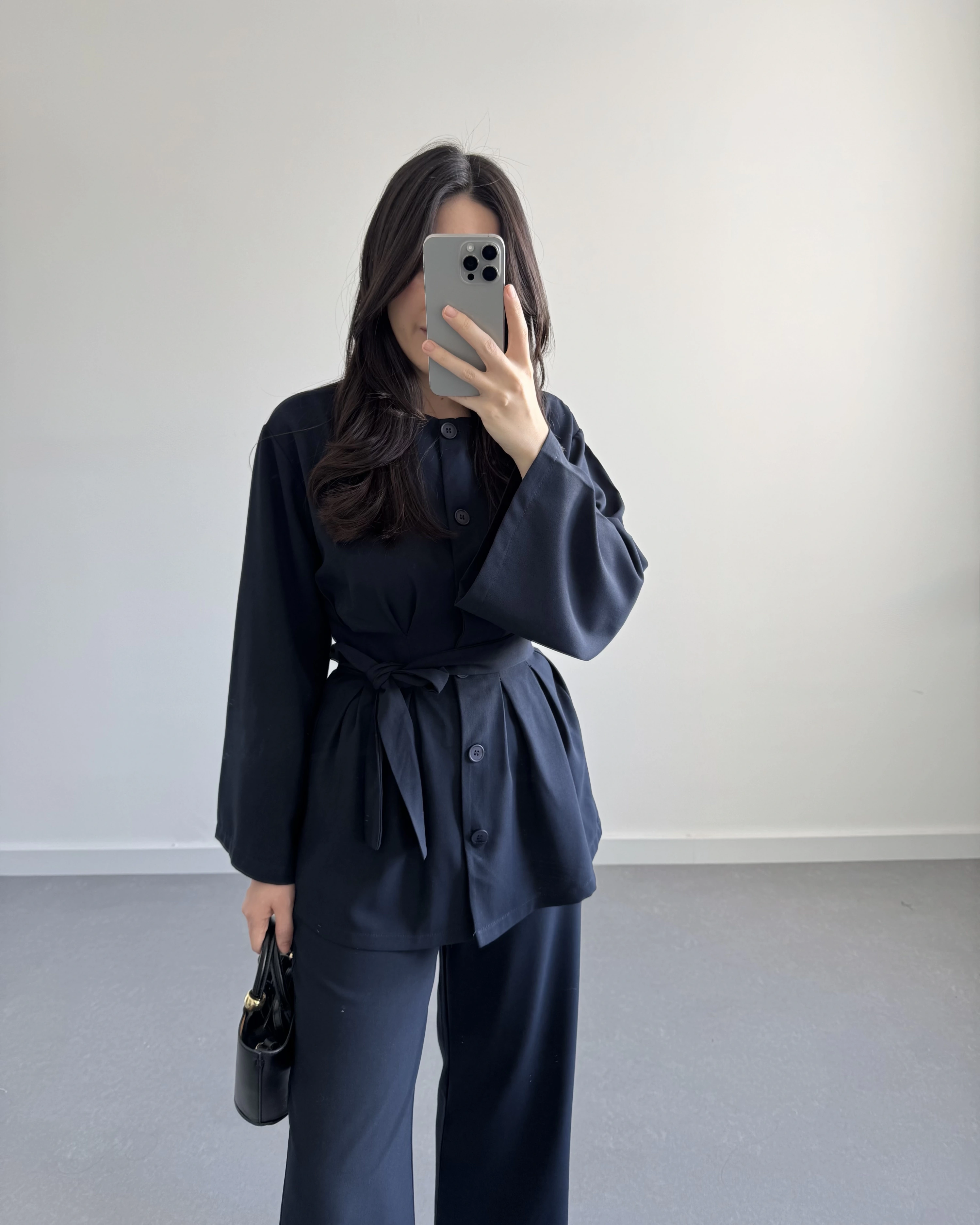 PİLE DETAYLI KUŞAKLI TAKIM LACİVERT