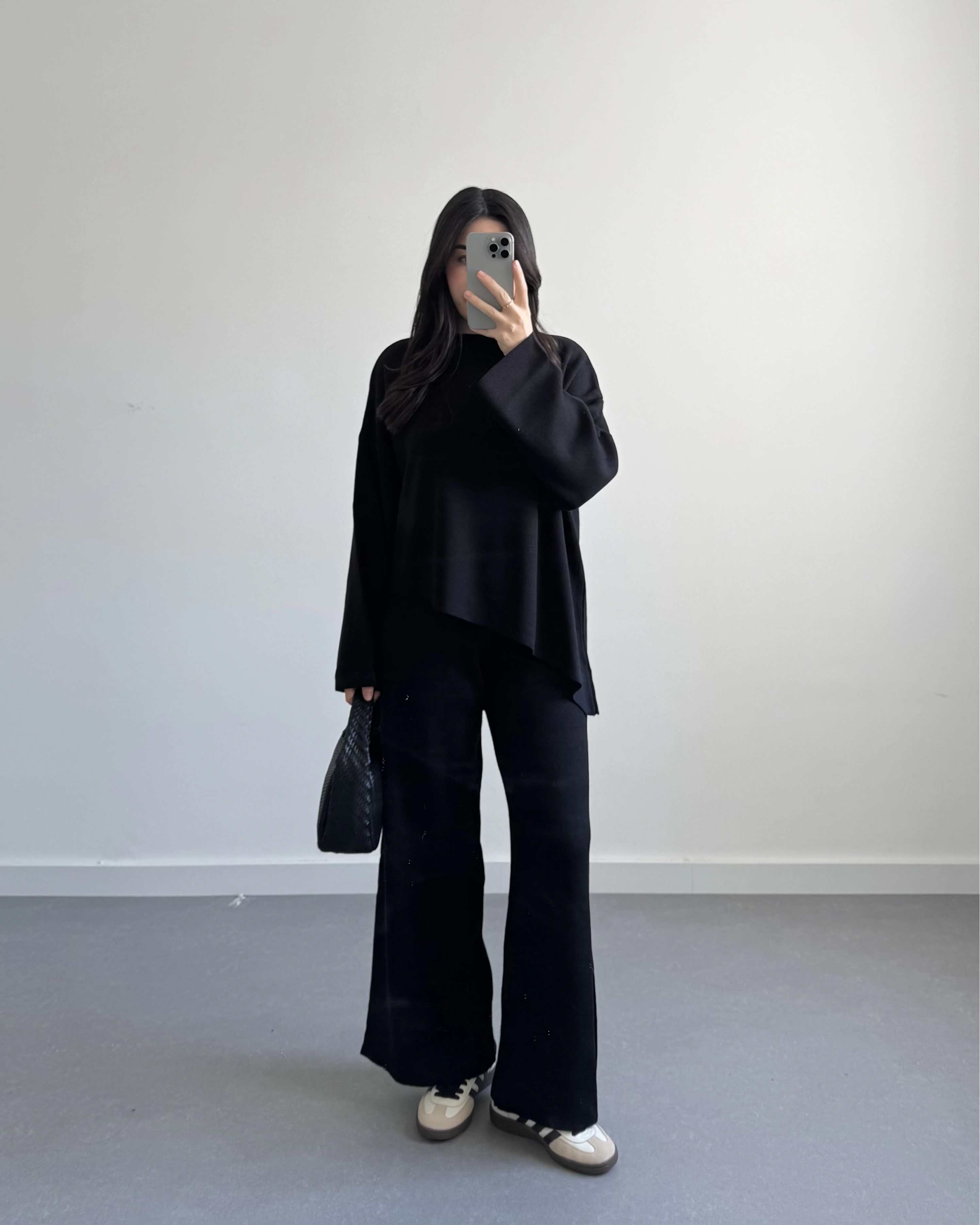 SİYAH ASİMETRİK KESİM TRİKO TAKIM