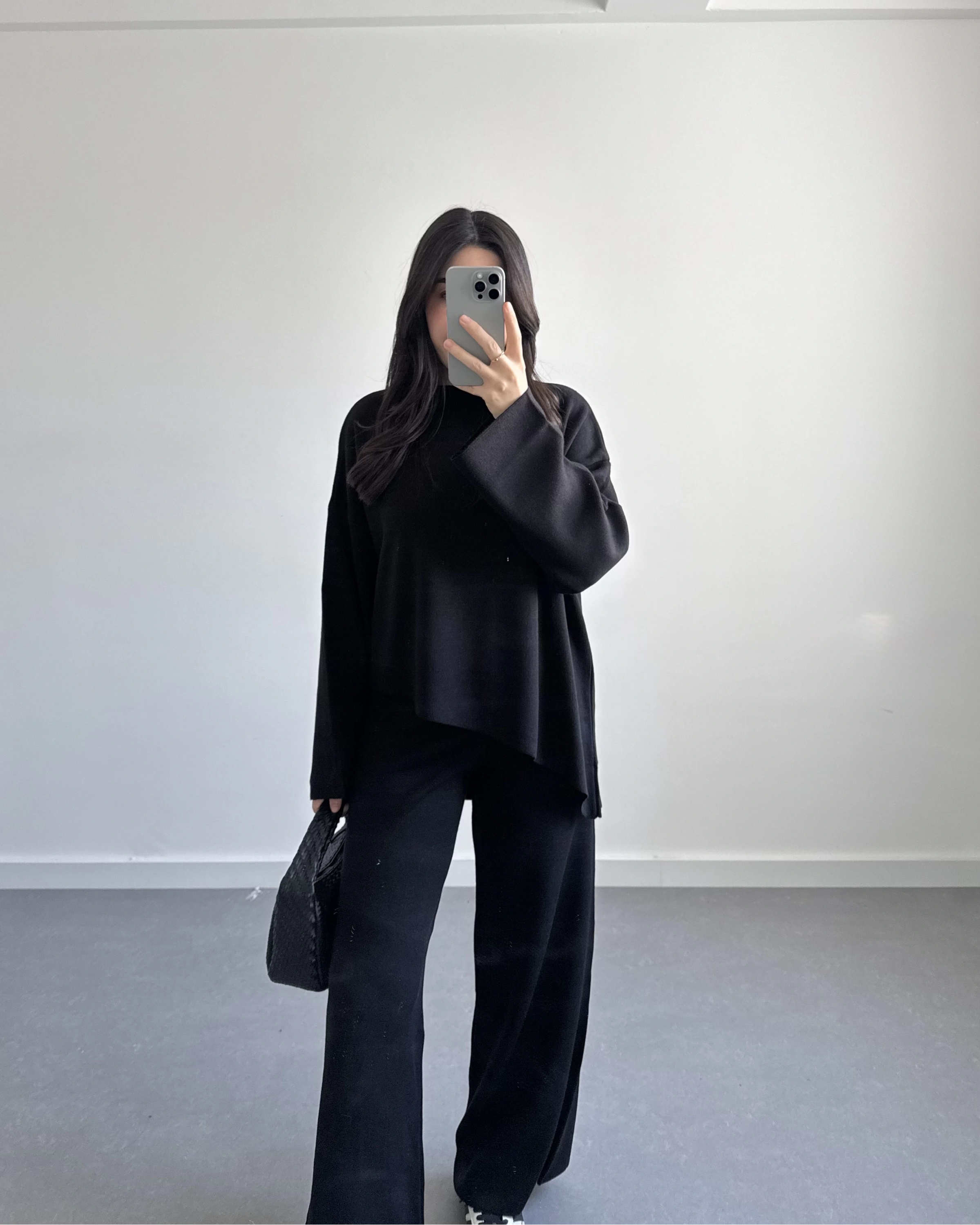 SİYAH ASİMETRİK KESİM TRİKO TAKIM