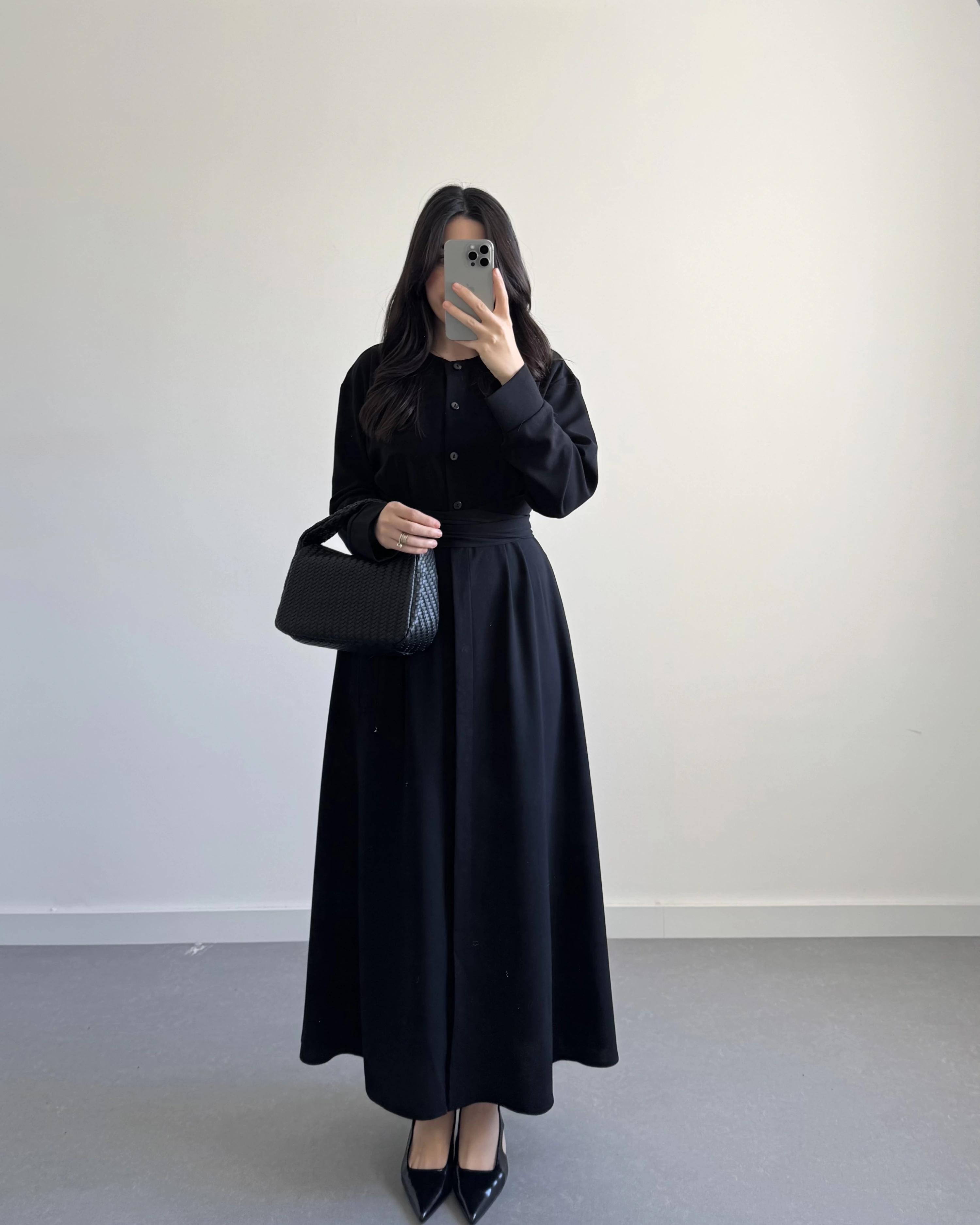 SİYAH BELİ KUŞAKLI MAKSİ ELBİSE