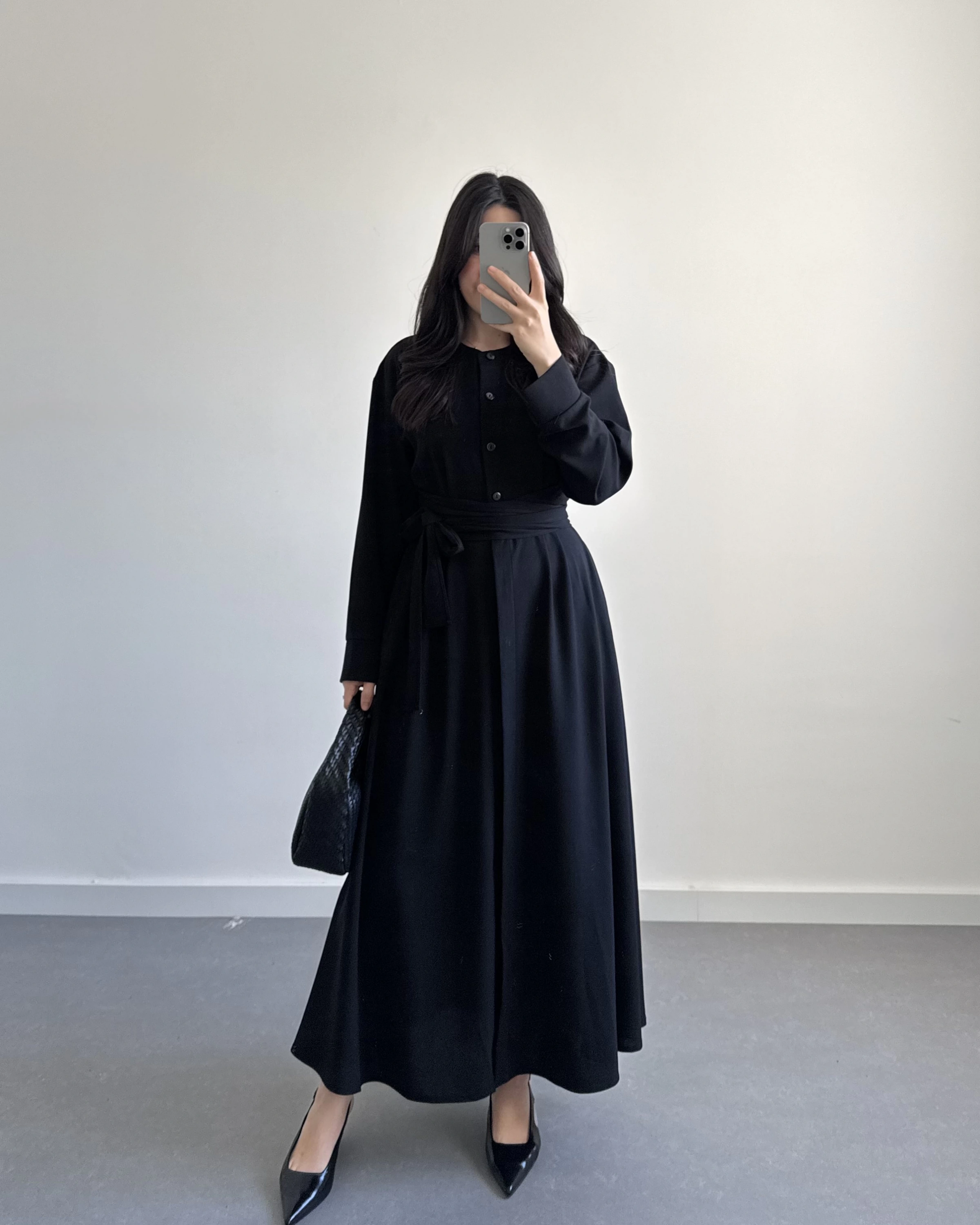 SİYAH BELİ KUŞAKLI MAKSİ ELBİSE