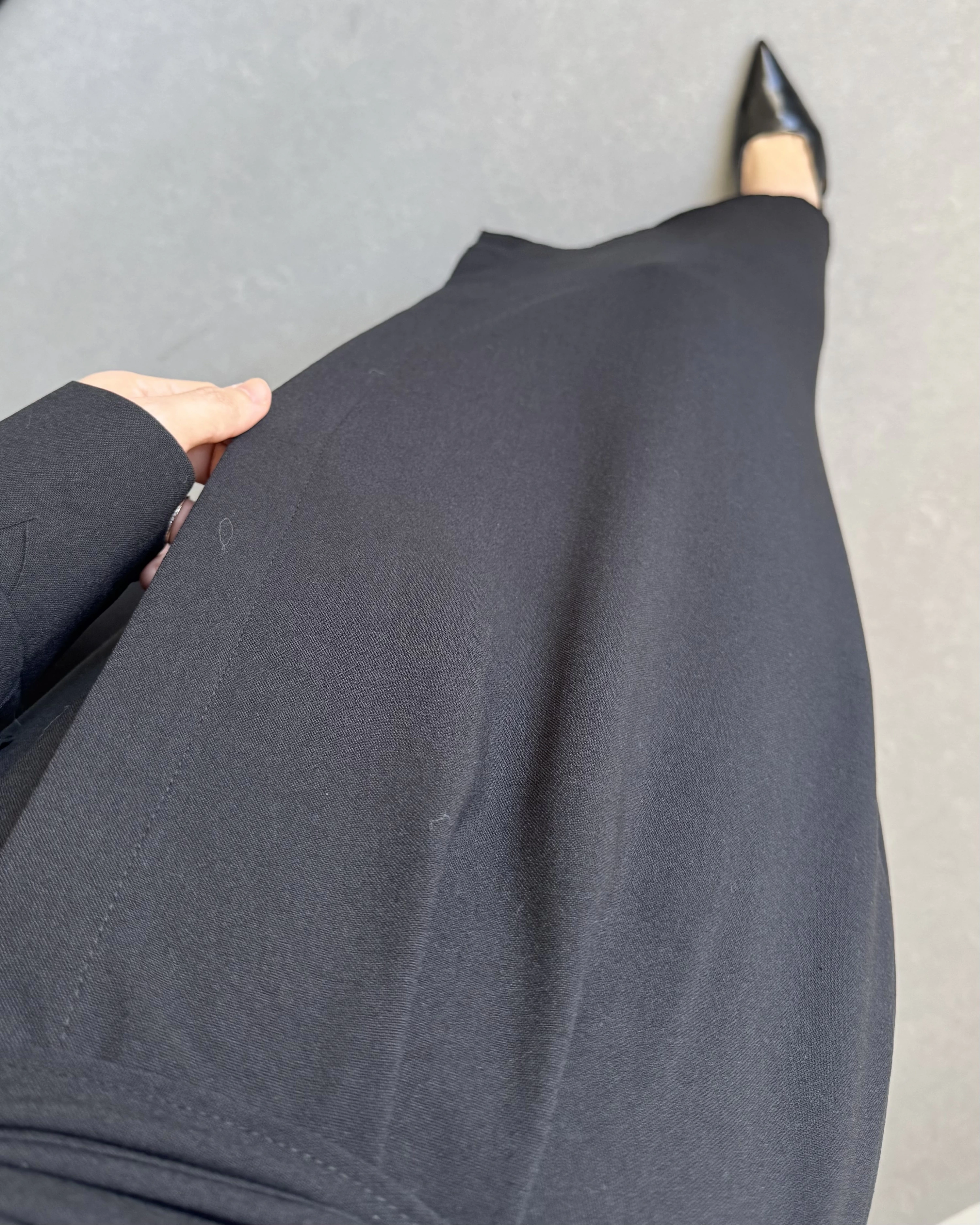 SİYAH BELİ KUŞAKLI MAKSİ ELBİSE