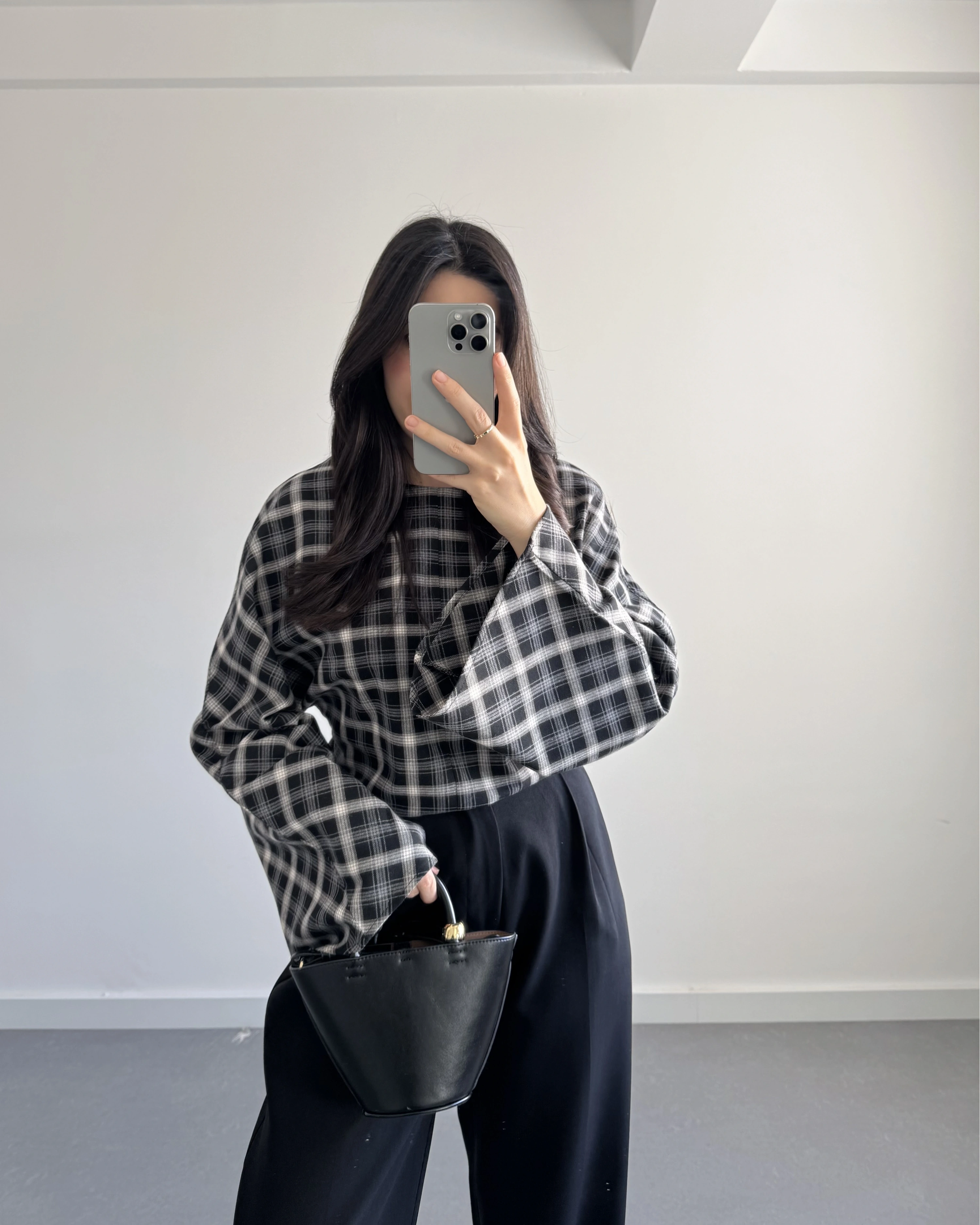 SİYAH EKOSE DESENLİ BLUZ