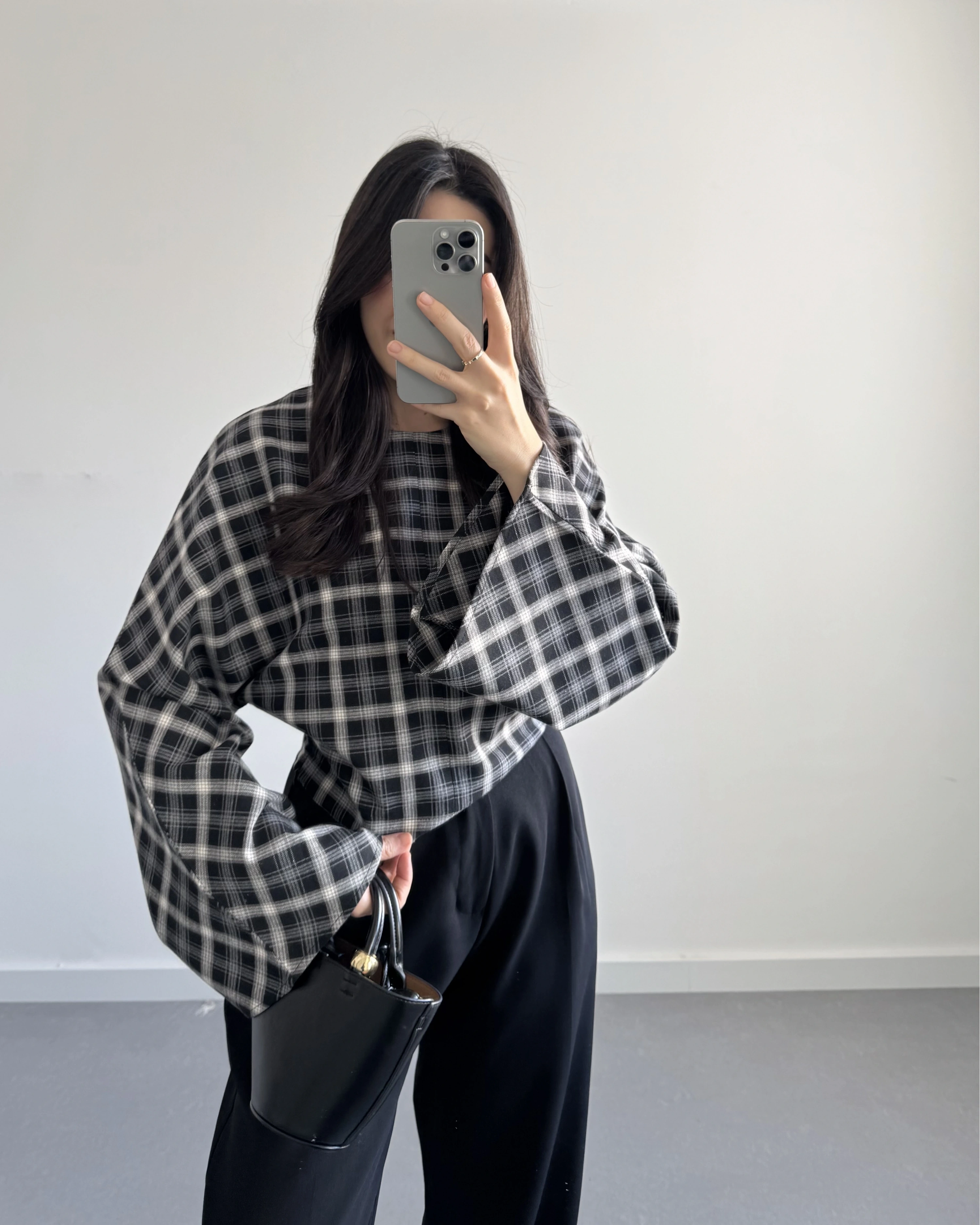 SİYAH EKOSE DESENLİ BLUZ