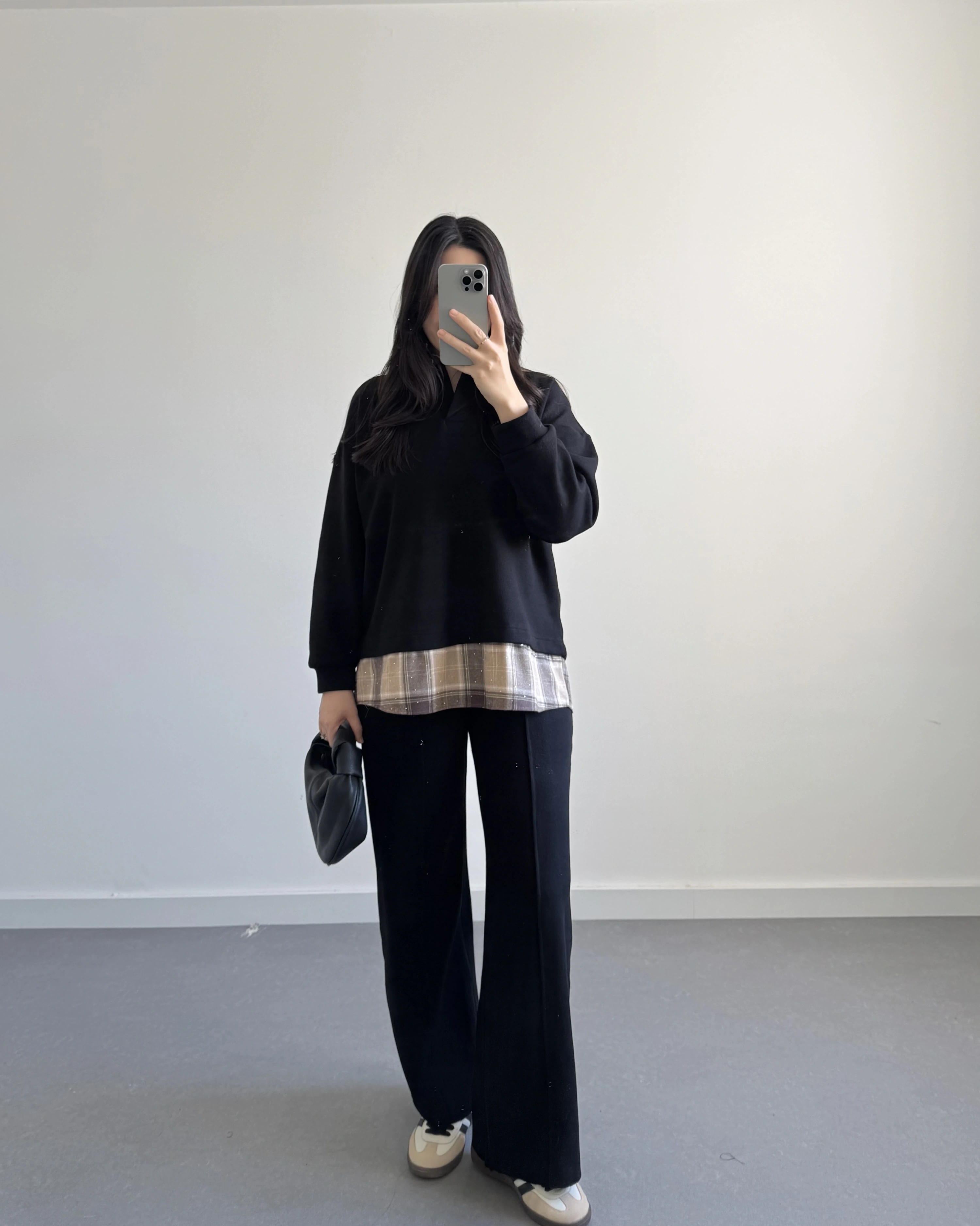 SİYAH GÖMLEKLİ SELANİK TAKIM