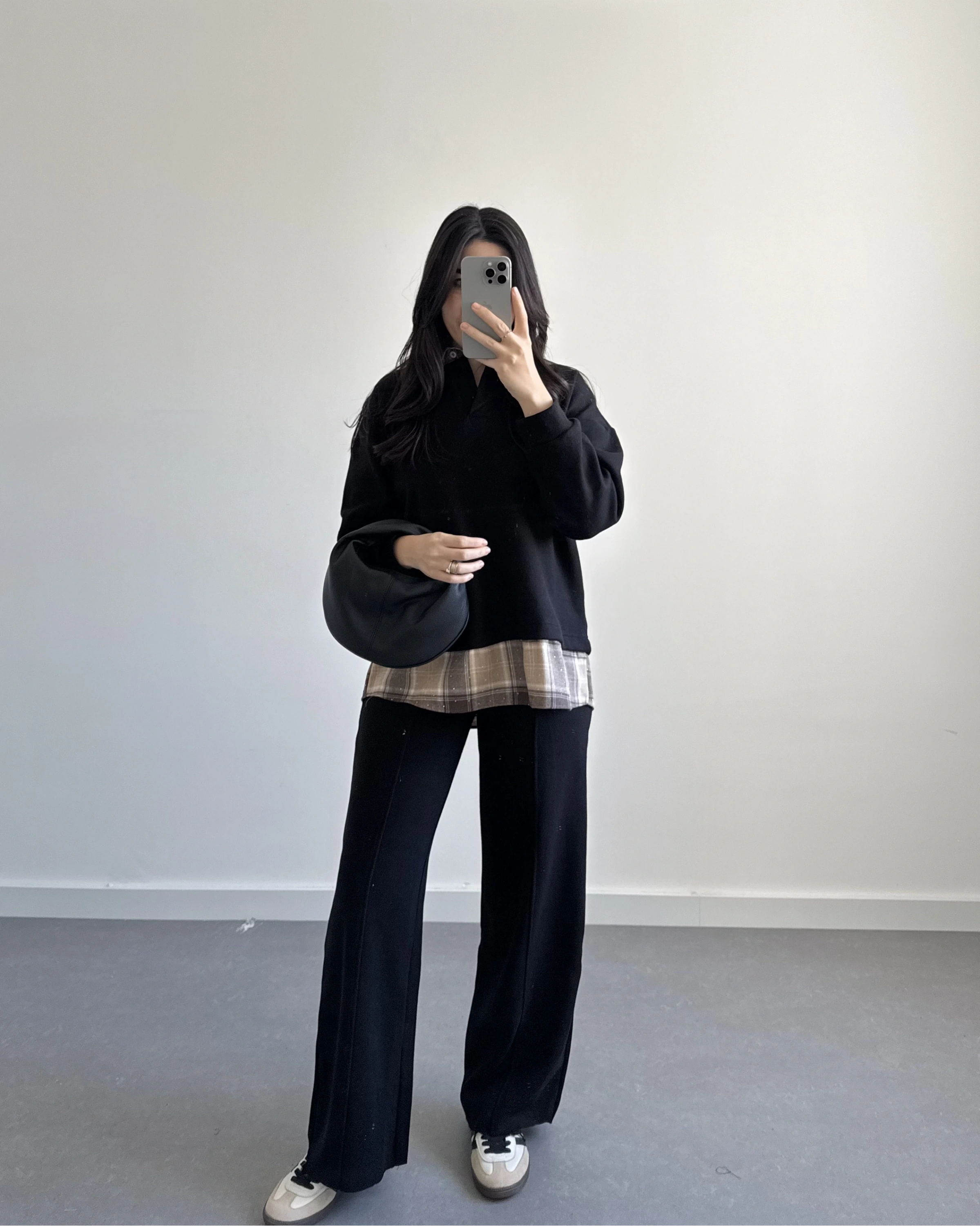 SİYAH GÖMLEKLİ SELANİK TAKIM