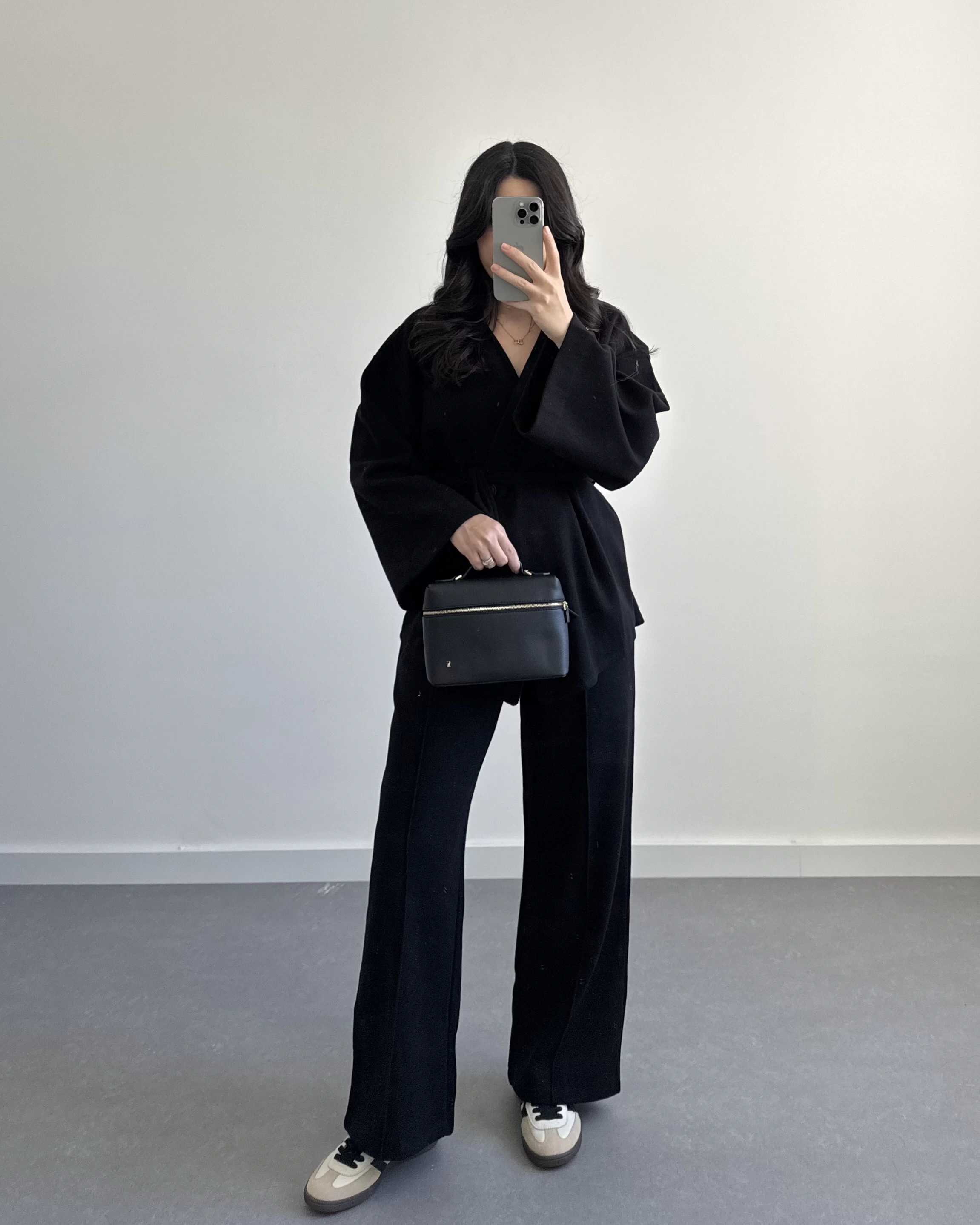 SİYAH KRUVAZE YAKA BELİ KUŞAKLI TAKIM