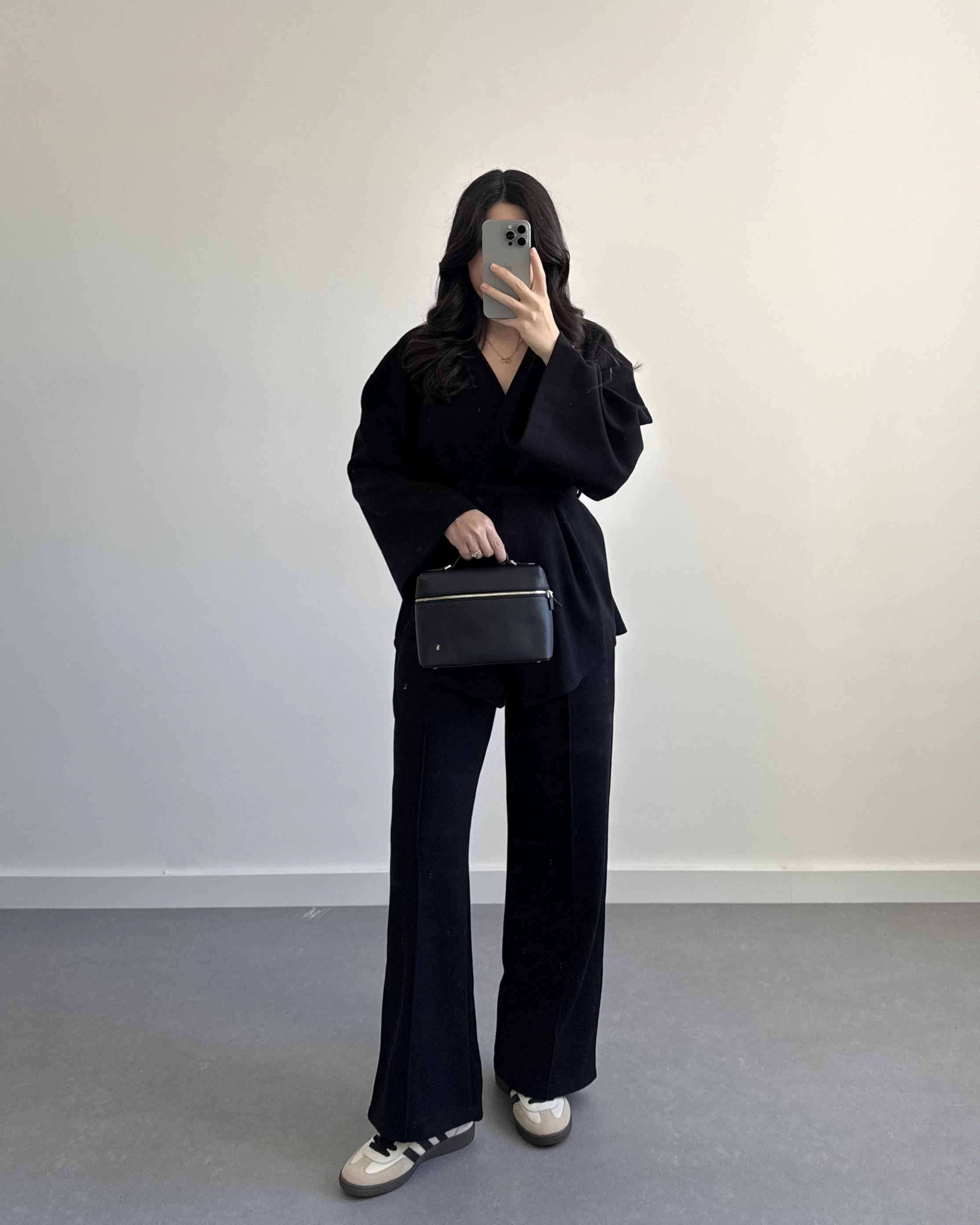 SİYAH KRUVAZE YAKA BELİ KUŞAKLI TAKIM