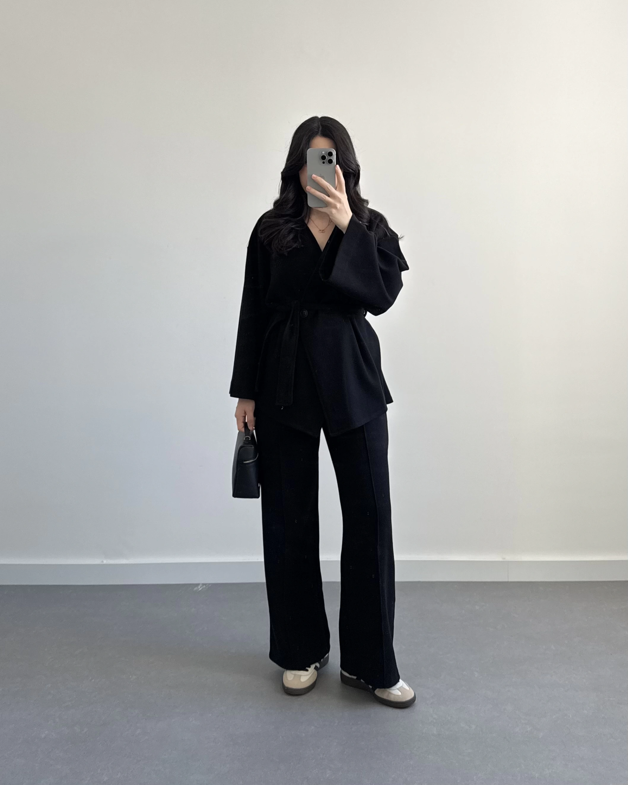 SİYAH KRUVAZE YAKA BELİ KUŞAKLI TAKIM