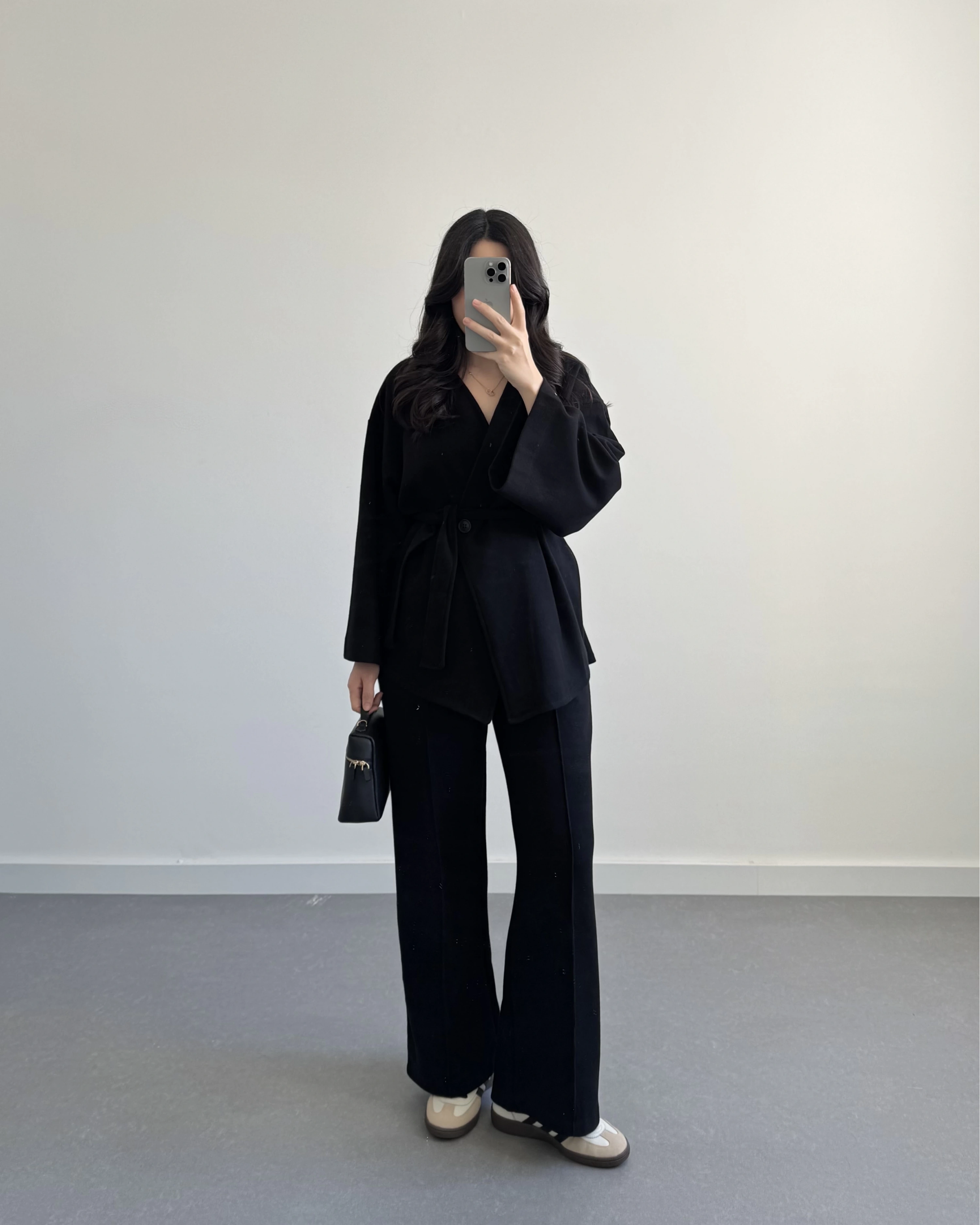 SİYAH KRUVAZE YAKA BELİ KUŞAKLI TAKIM