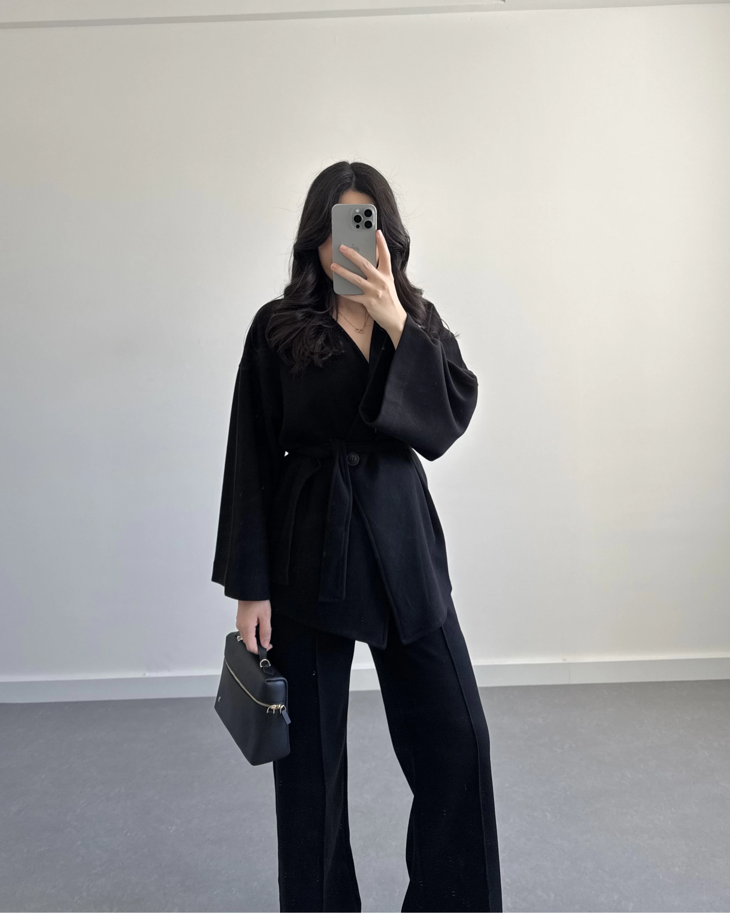 SİYAH KRUVAZE YAKA BELİ KUŞAKLI TAKIM