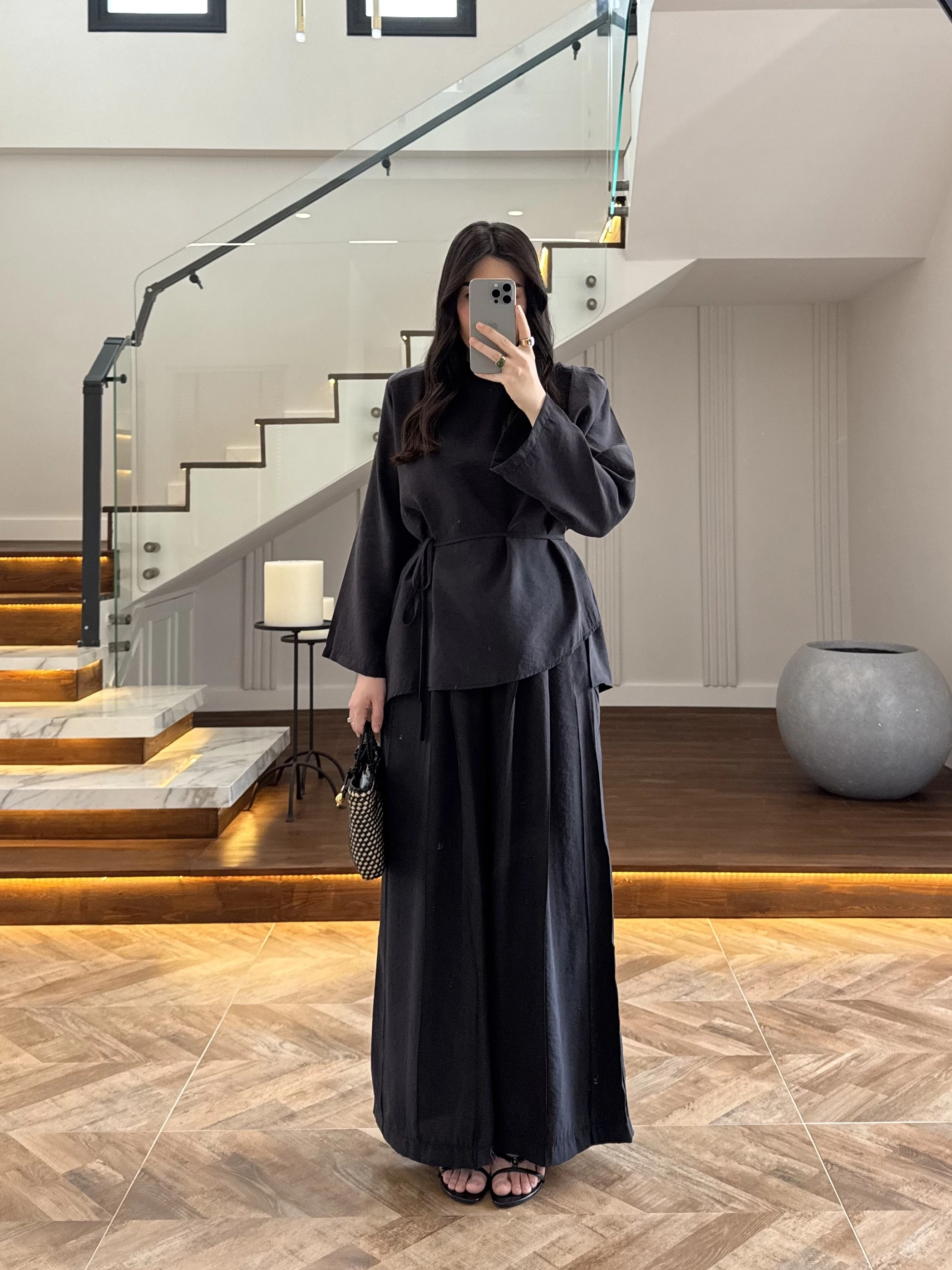 SİYAH OMUZ PİLİ DETAY BLUZ TAKIM-26103