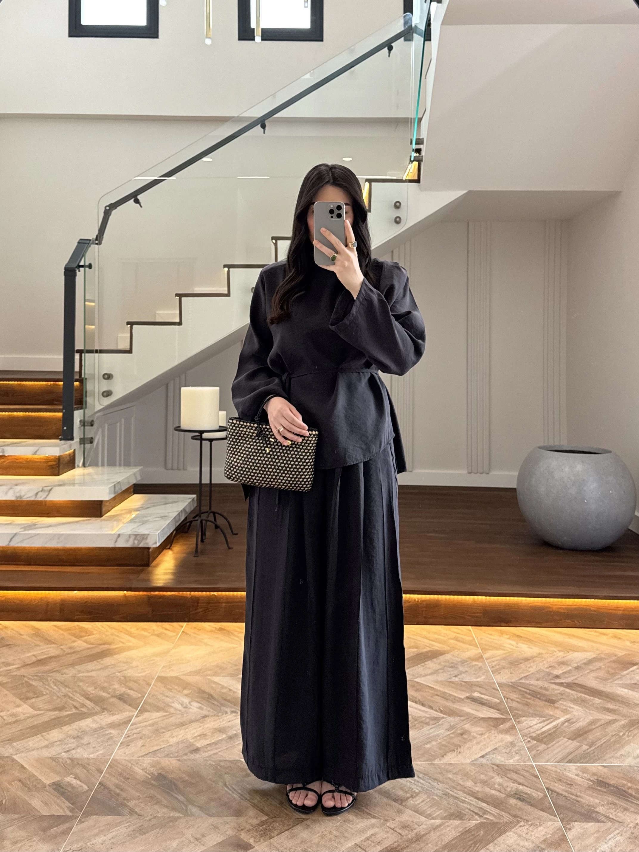 SİYAH OMUZ PİLİ DETAY BLUZ TAKIM-26103