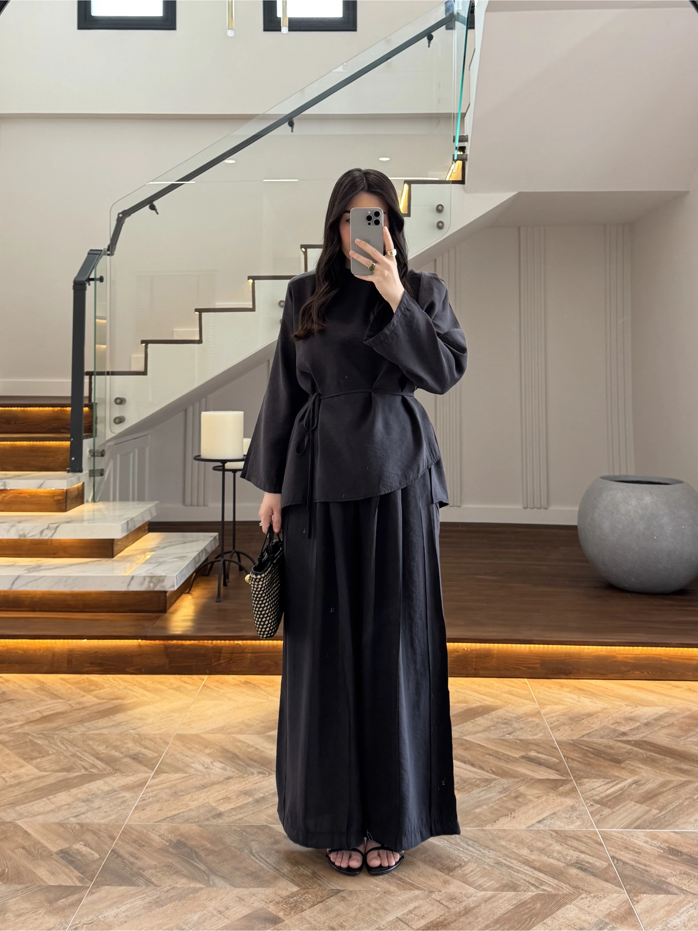 SİYAH OMUZ PİLİ DETAY BLUZ TAKIM-26103