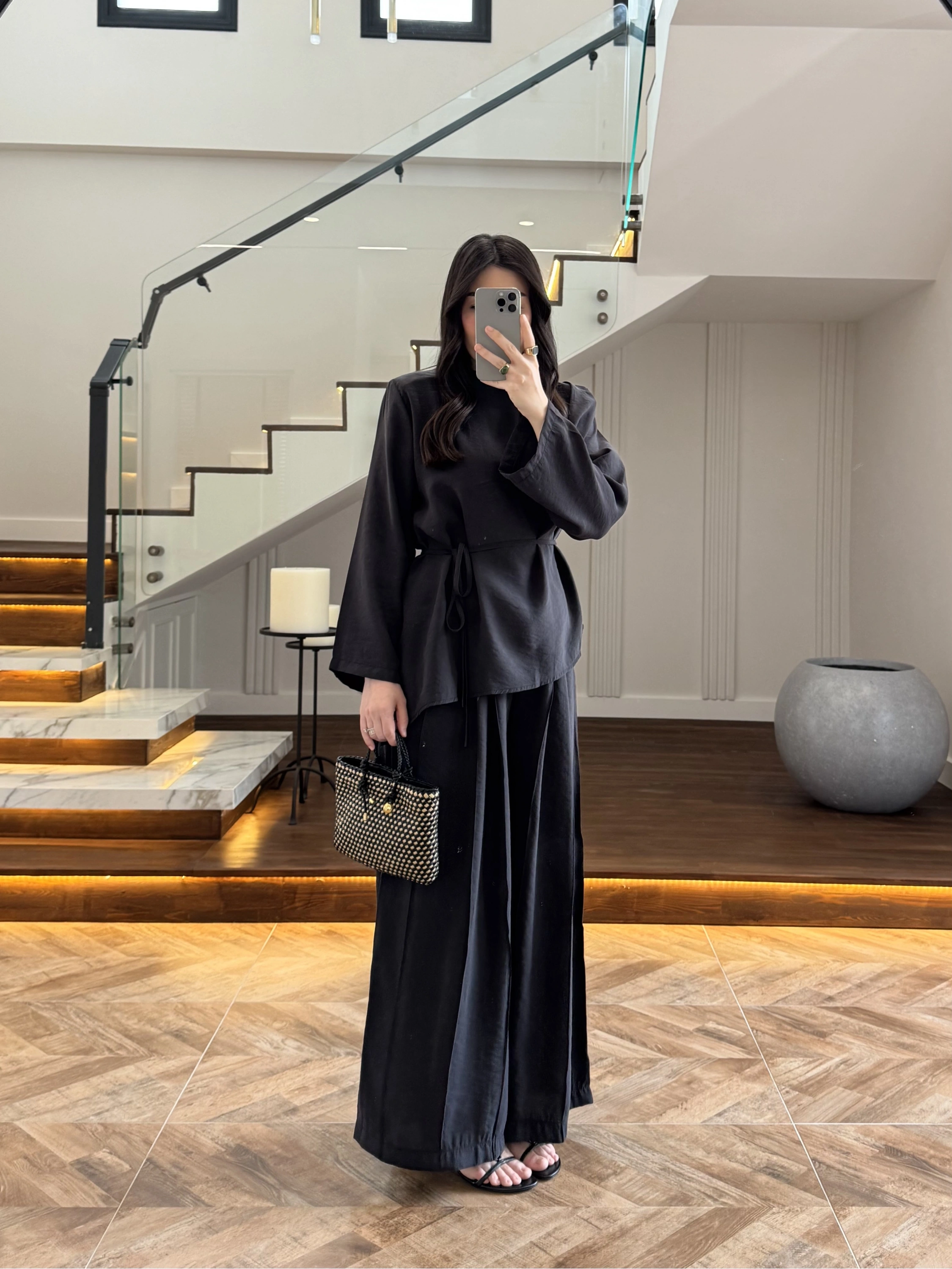 SİYAH OMUZ PİLİ DETAY BLUZ TAKIM-26103