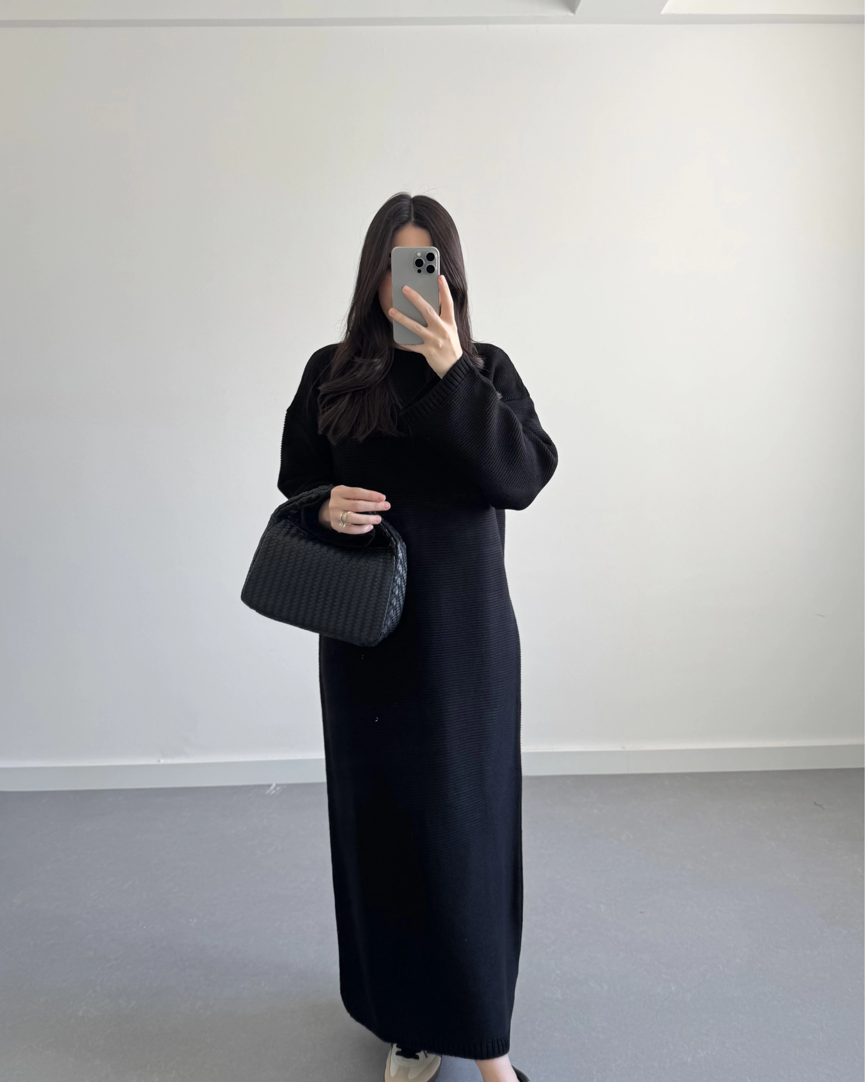 SİYAH UZUN TRİKO ELBİSE