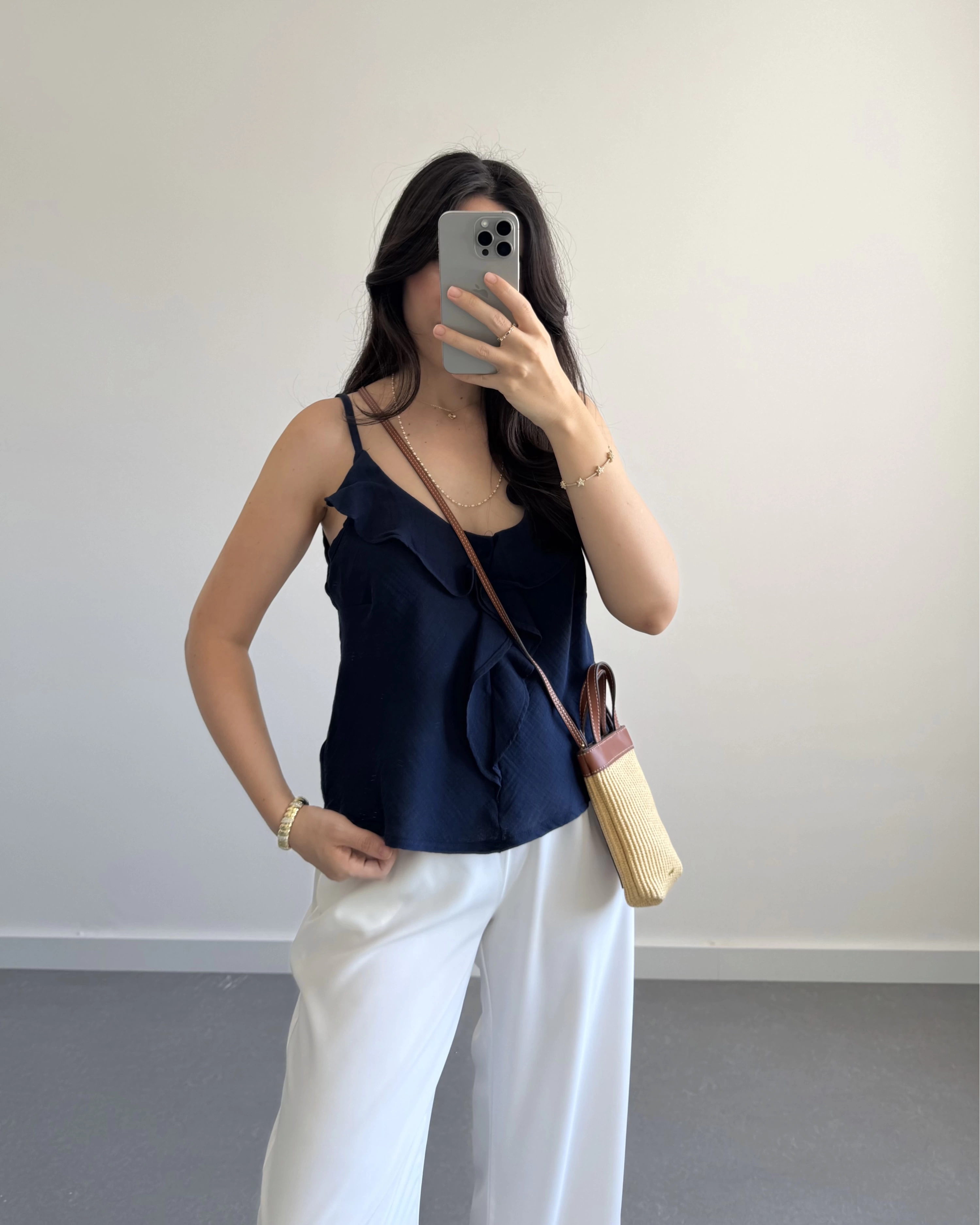 TWİLA ÖNÜ FIRFIRLI ASKILI BLUZ LACİVERT