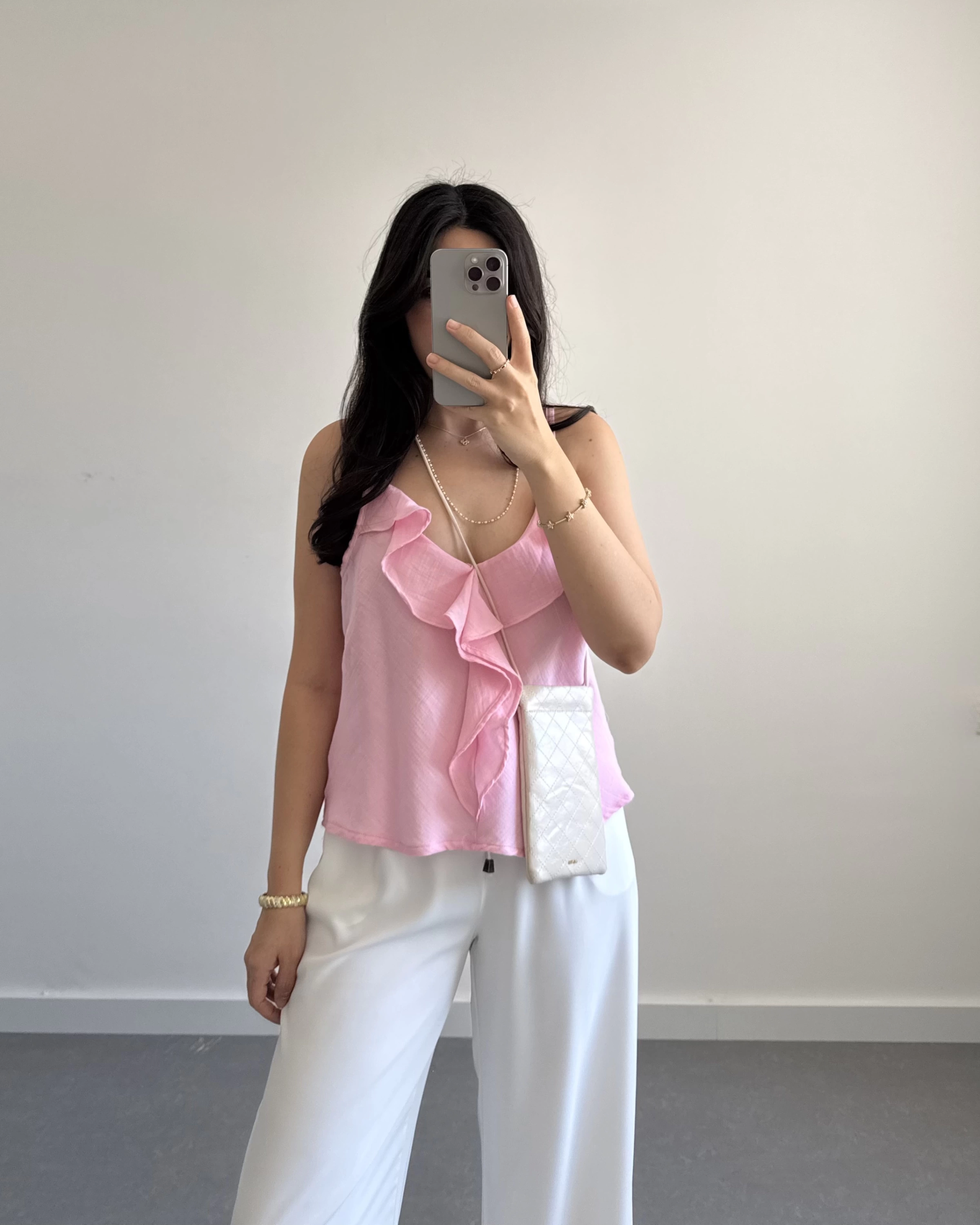 TWİLA ÖNÜ FIRFIRLI ASKILI BLUZ PEMBE