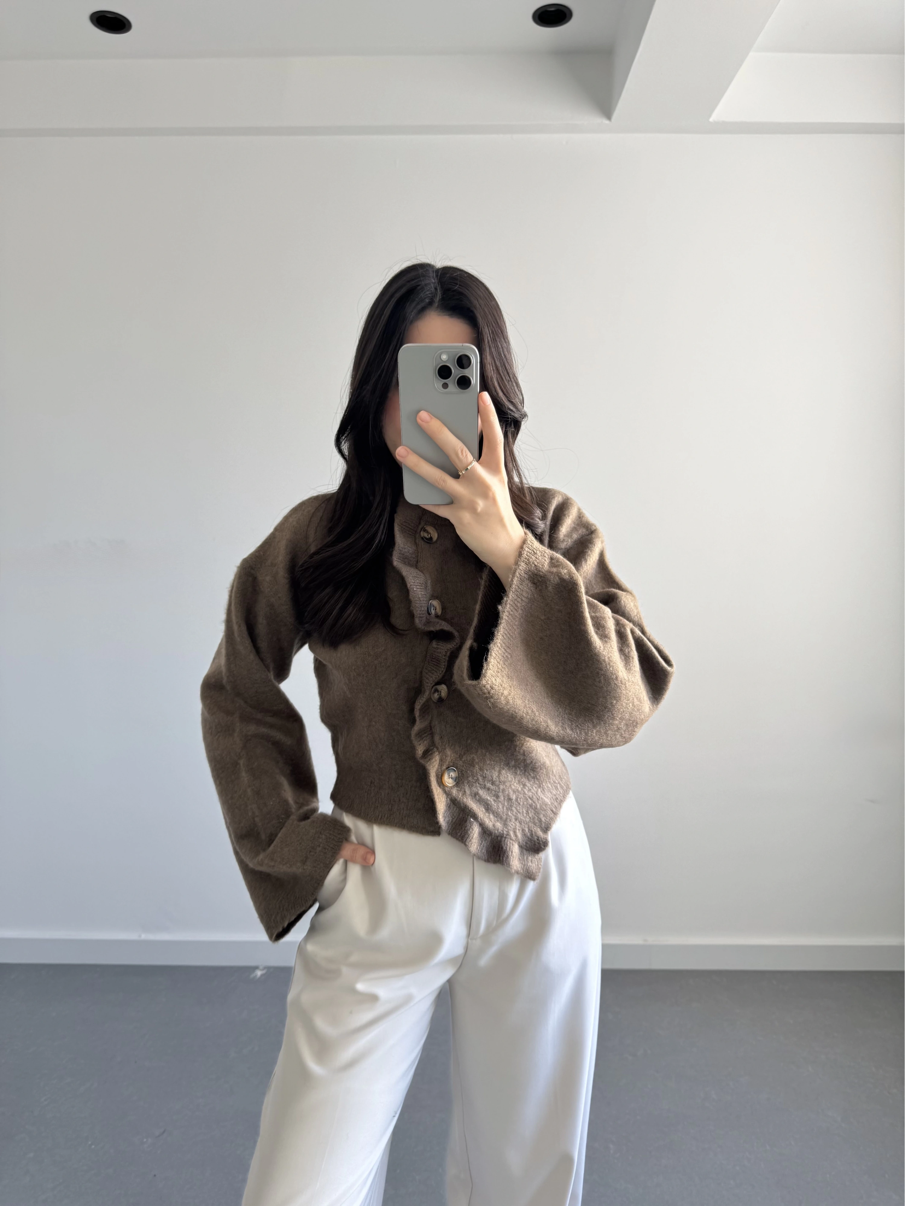 VOLAN DETAYLI TRİKO HIRKA KAHVE