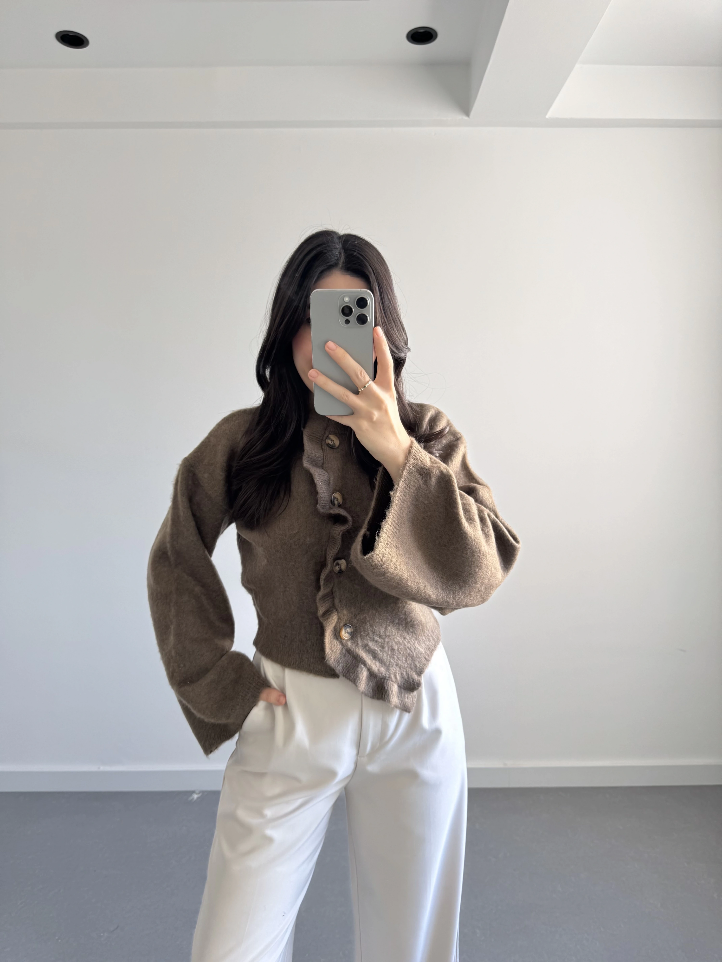 VOLAN DETAYLI TRİKO HIRKA KAHVE