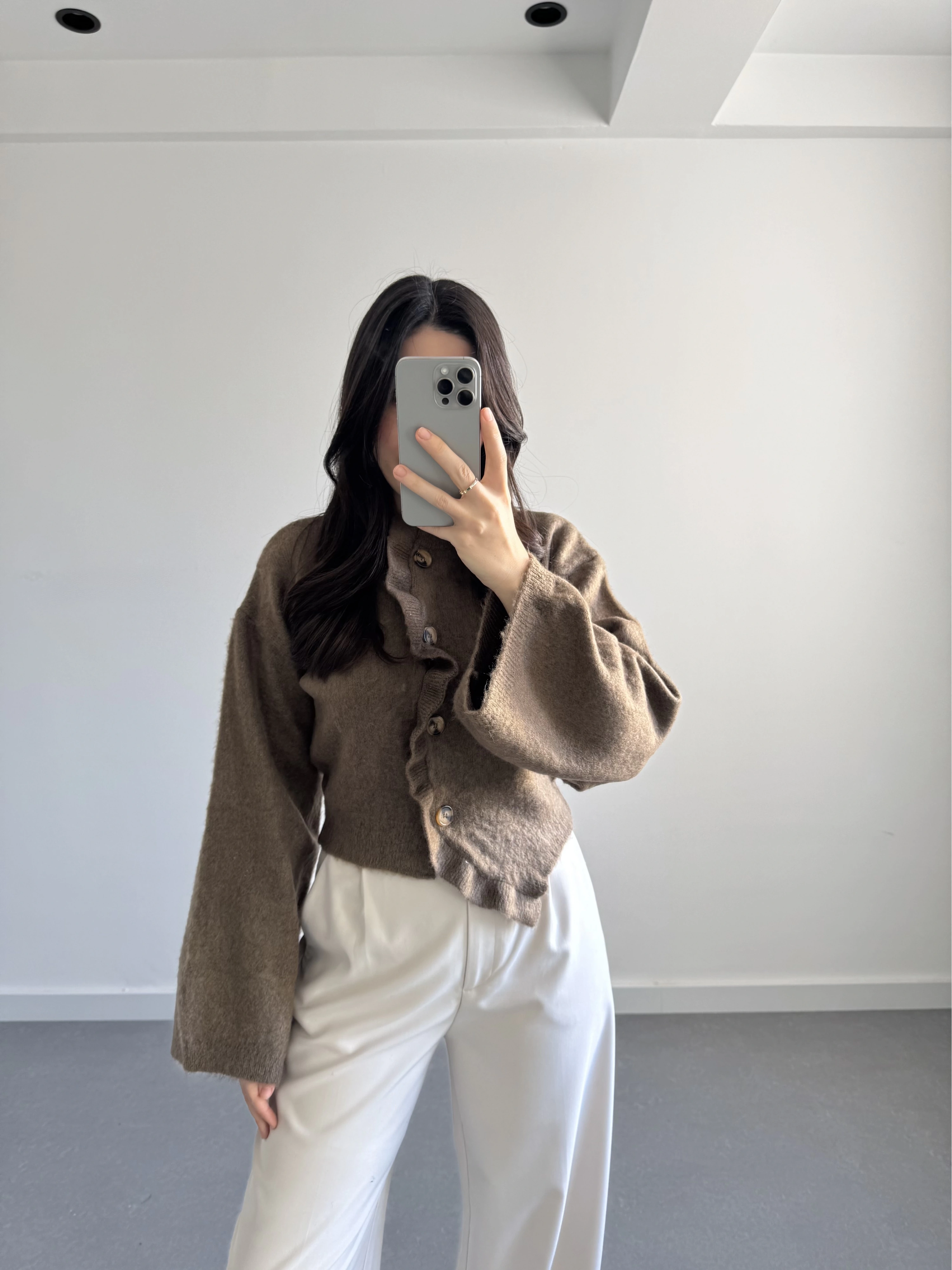 VOLAN DETAYLI TRİKO HIRKA KAHVE