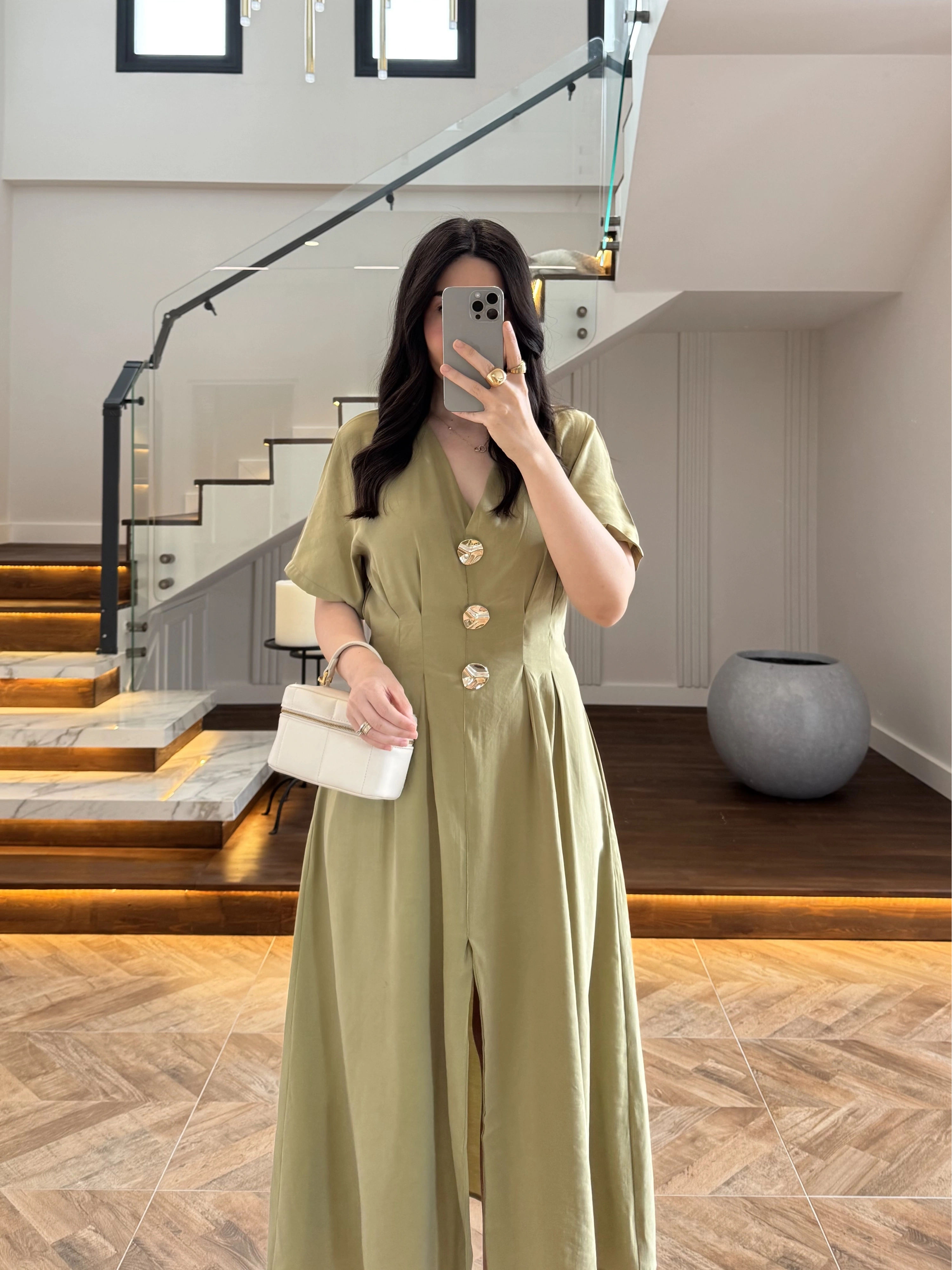 YEŞİL GOLD DÜĞMELİ V YAKA ELBİSE-7932