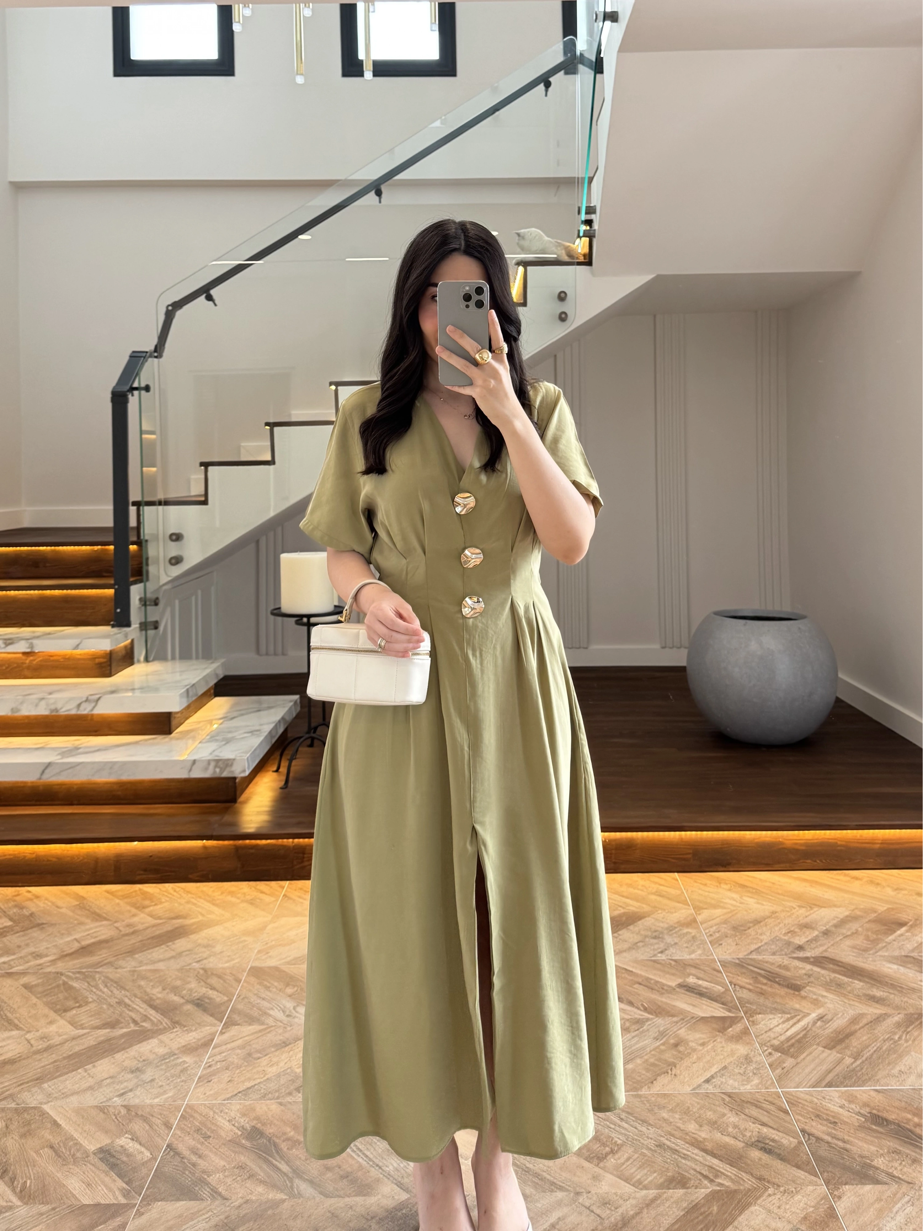 YEŞİL GOLD DÜĞMELİ V YAKA ELBİSE-7932