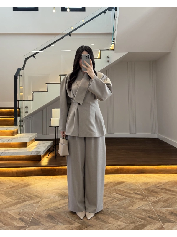 ÇAĞLA YAKA DETAYLI TAKIM- 26-9010