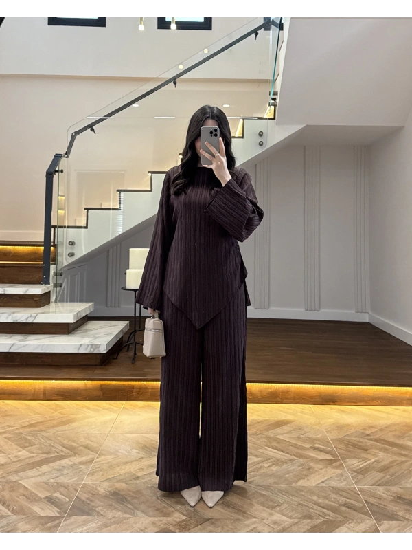 KAHVE ASİMETRİK ÇİZGİLİ TAKIM-256046