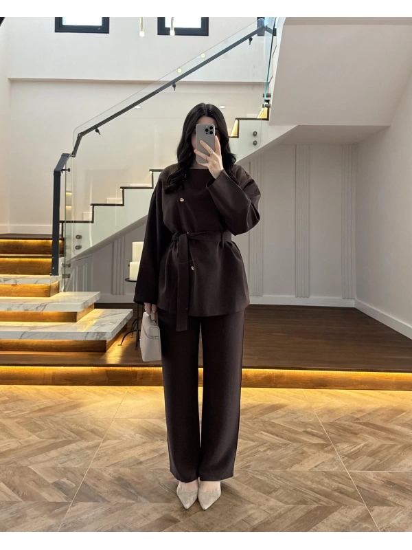 KAHVE ASİMETRİK GOLD DÜĞMELİ TAKIM-9023