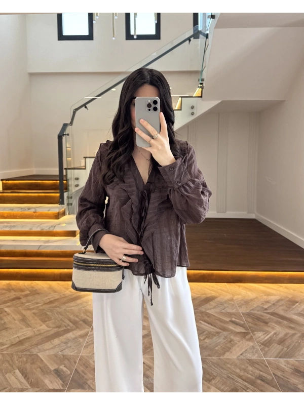 KAHVERENGİ ÖNÜ FIRFIR BAĞLAMA DETAYLI BLUZ-1069